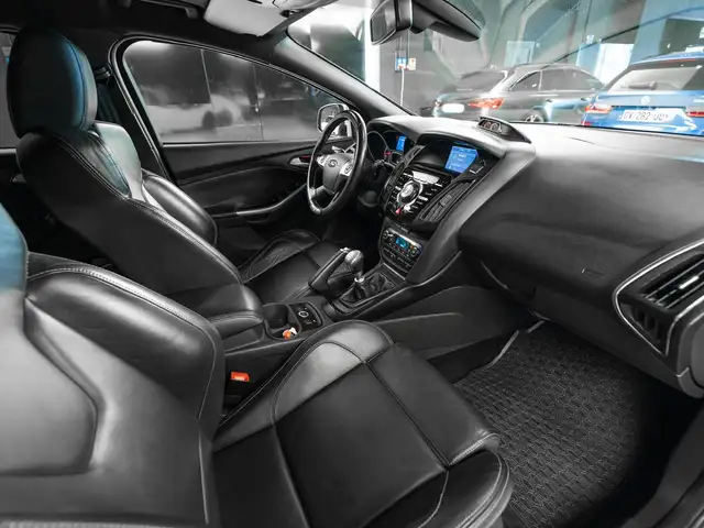 Ford Focus view 19