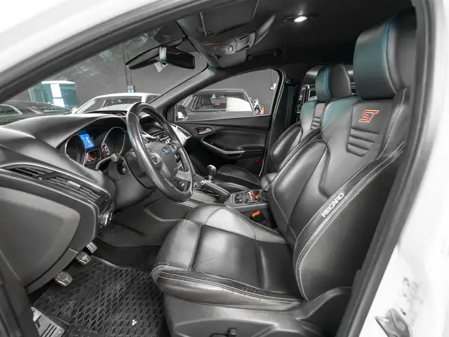Ford Focus view 9