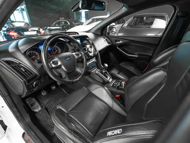 Ford Focus view 8