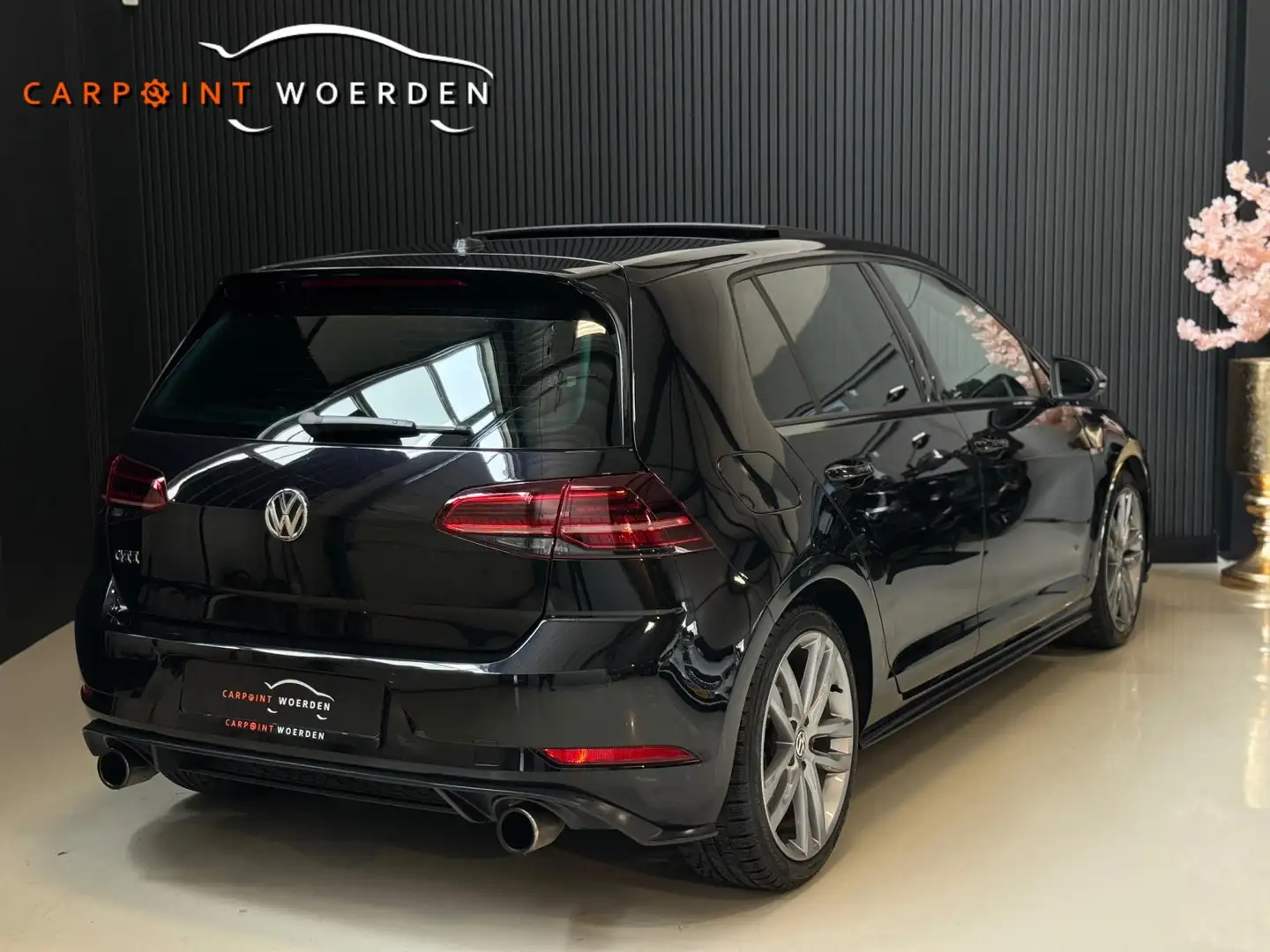Volkswagen Golf GTI 2.0 TSI PANO | VIRTUAL | DYNAUDIO | CAMERA | VOL! Zwart - 2