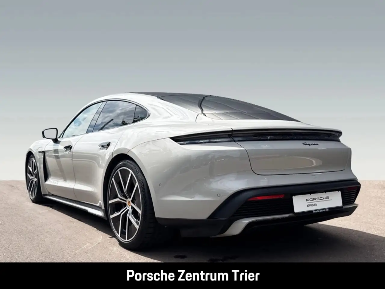 Porsche Taycan Black Edition InnoDrive Head-Up Panorama 3