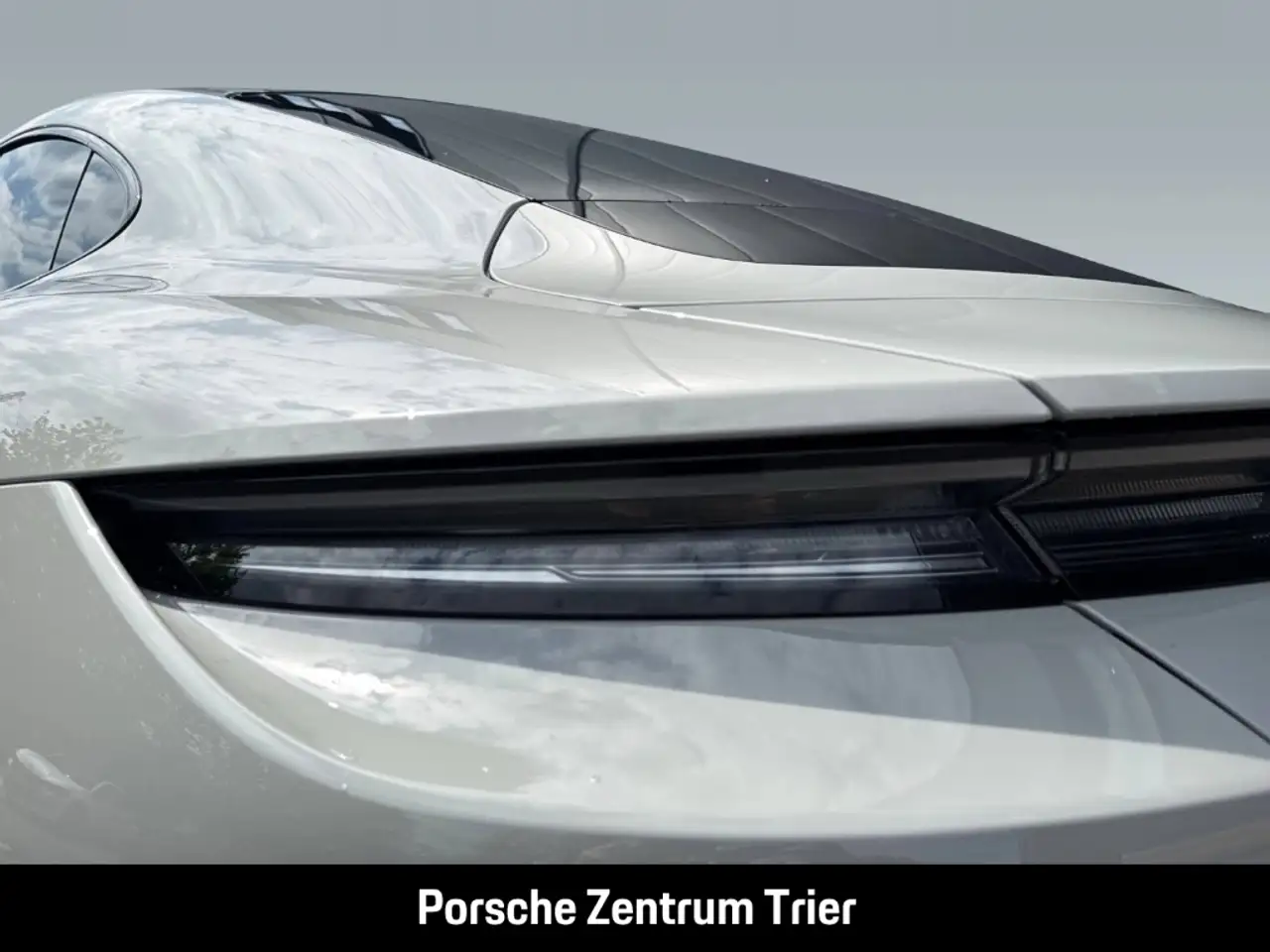 Porsche Taycan Black Edition InnoDrive Head-Up Panorama 12