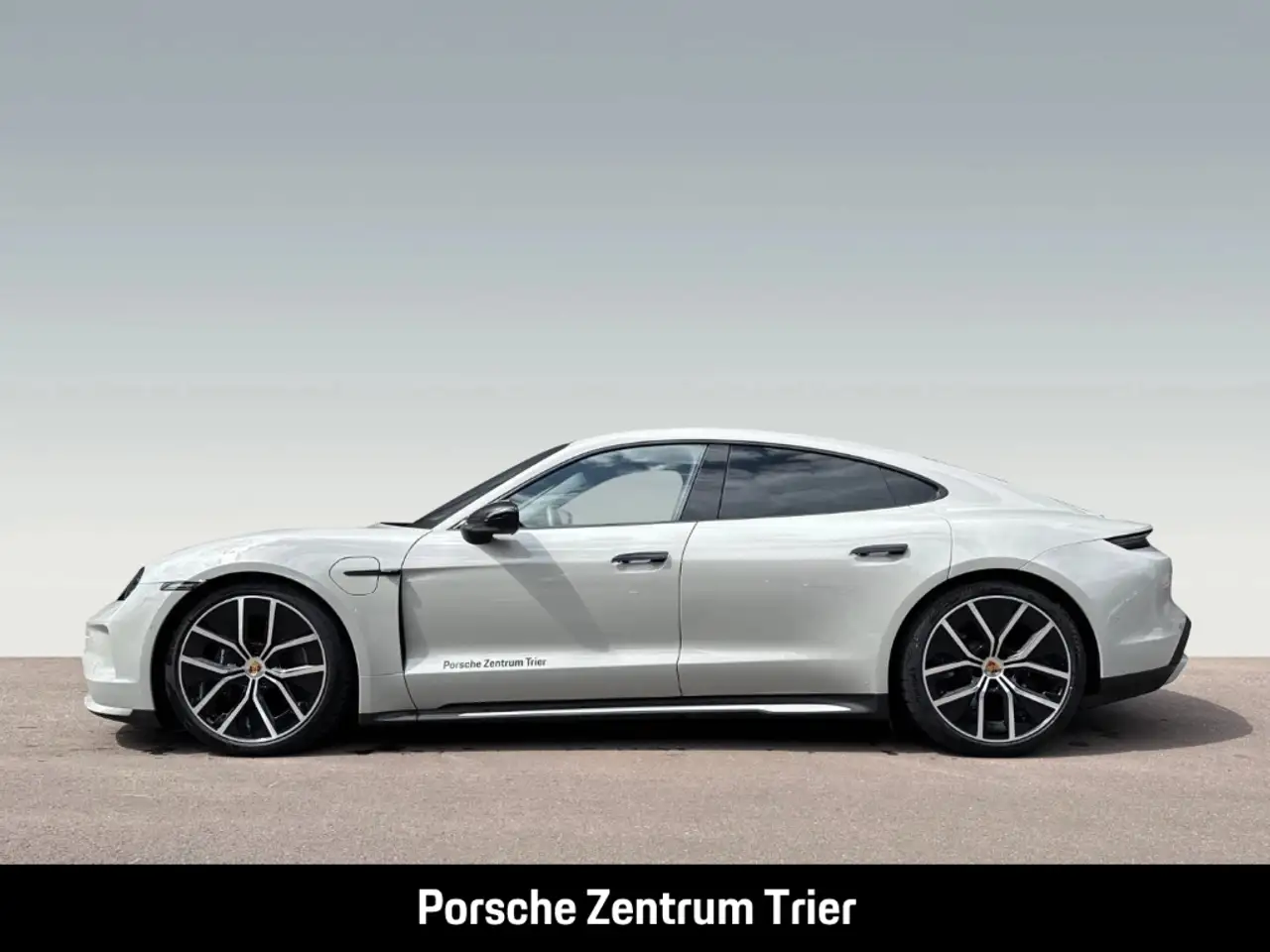 Porsche Taycan Black Edition InnoDrive Head-Up Panorama 2
