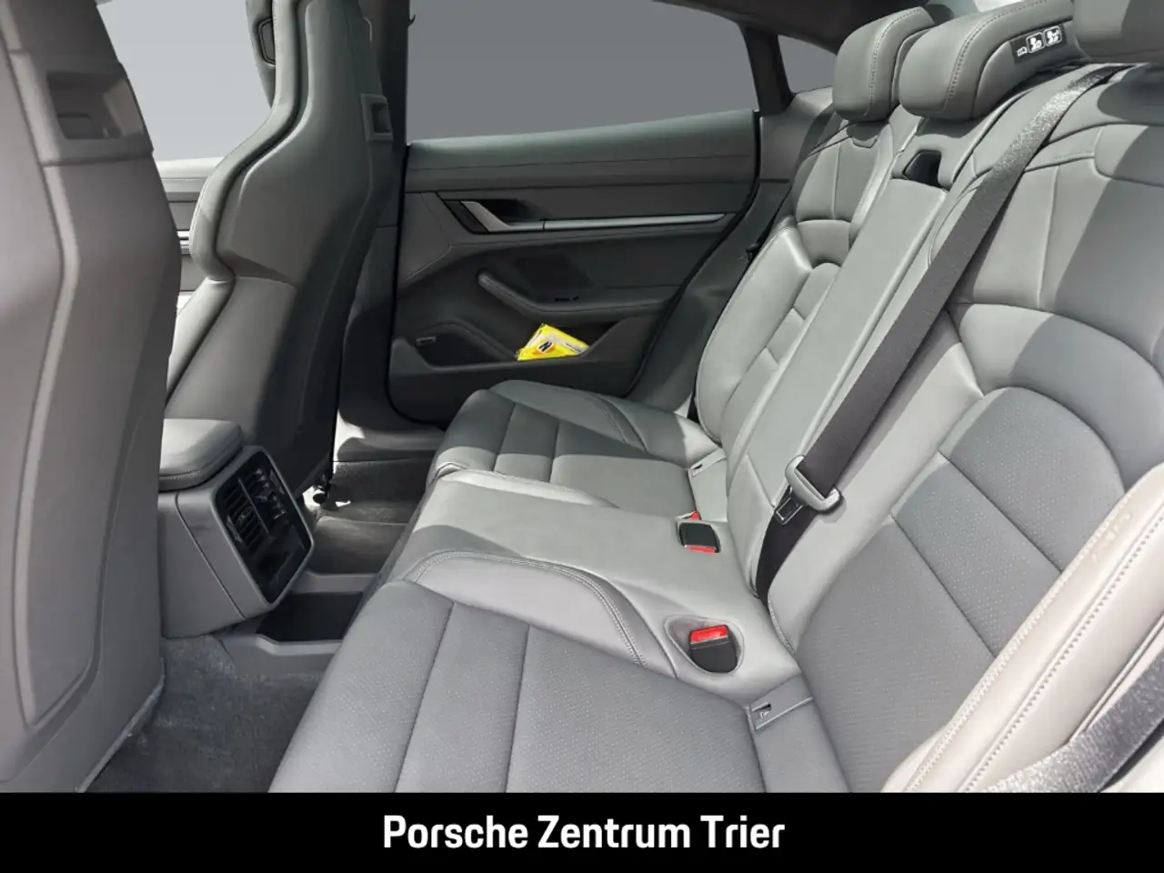 Porsche Taycan Black Edition InnoDrive Head-Up Panorama 16