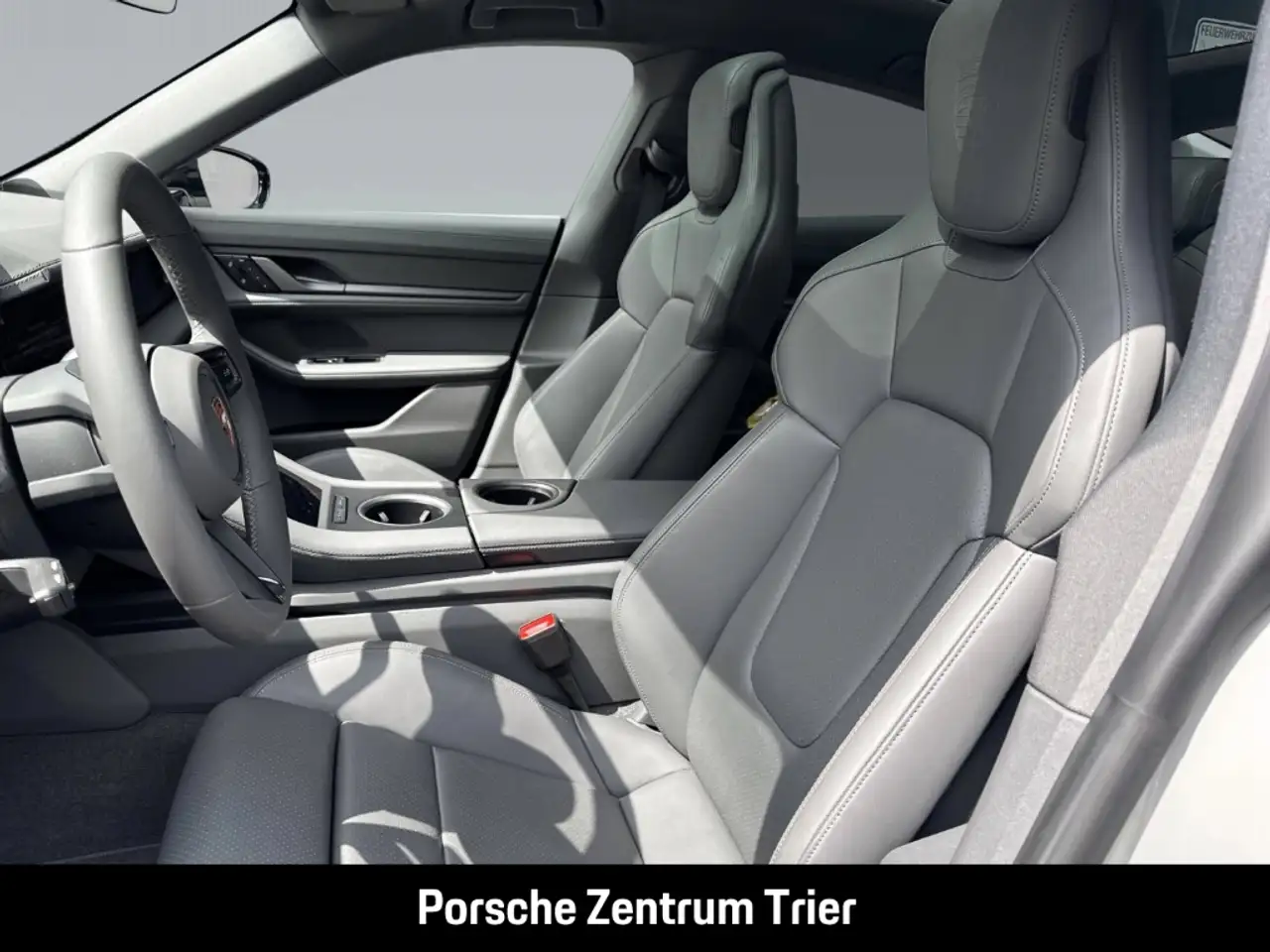 Porsche Taycan Black Edition InnoDrive Head-Up Panorama 5