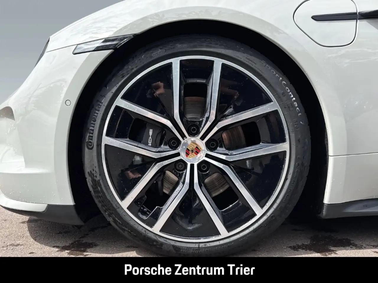 Porsche Taycan Black Edition InnoDrive Head-Up Panorama 8