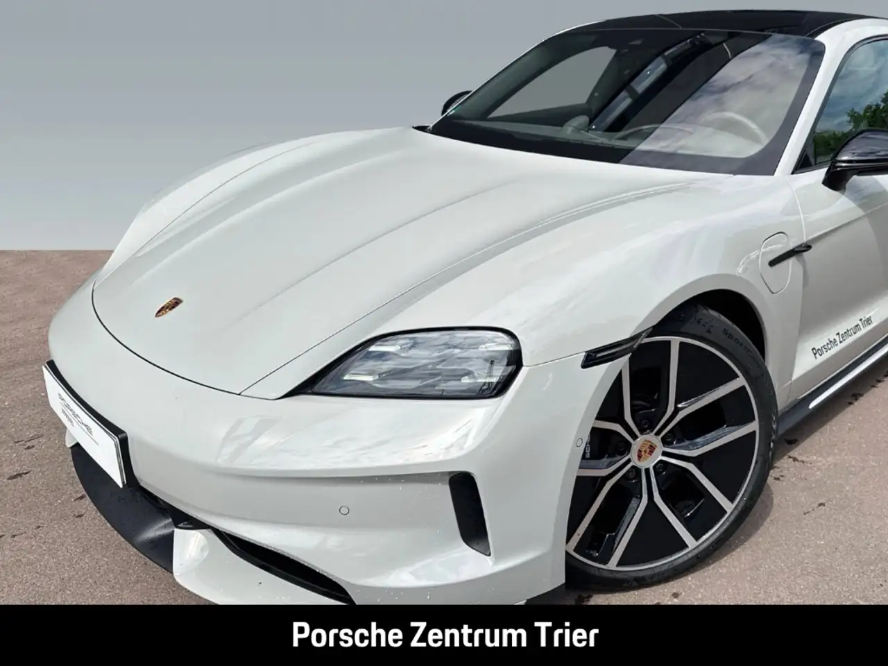 Porsche Taycan Black Edition InnoDrive Head-Up Panorama 9