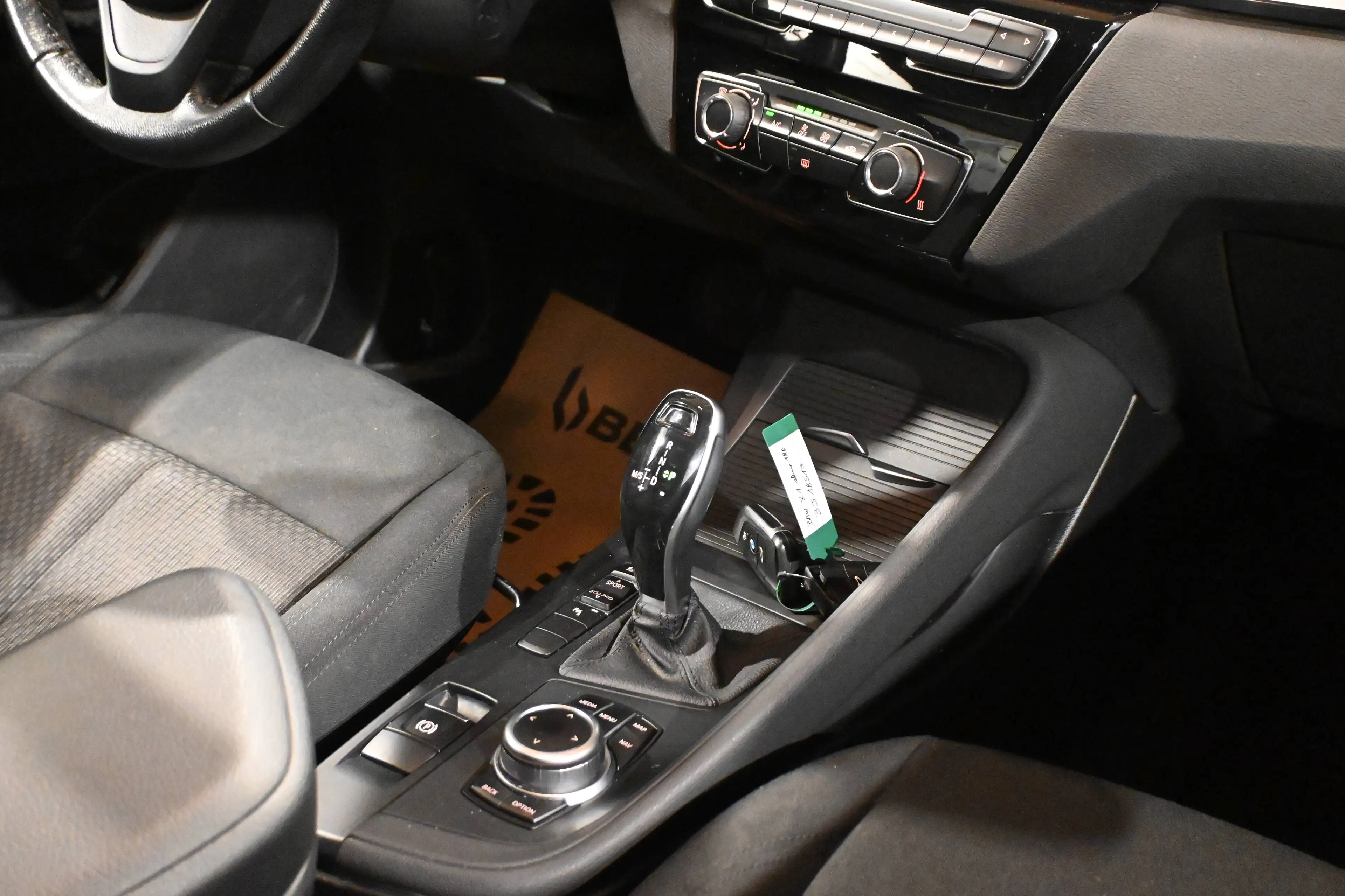 BMW X1 X1 2.0d sdrive18 FACELIFT EURO 6d / AUTO / GPS NAVIGATION / BLUETOOTH / 2 KIT DE JANTES / CARNET BMW !! — photo 13
