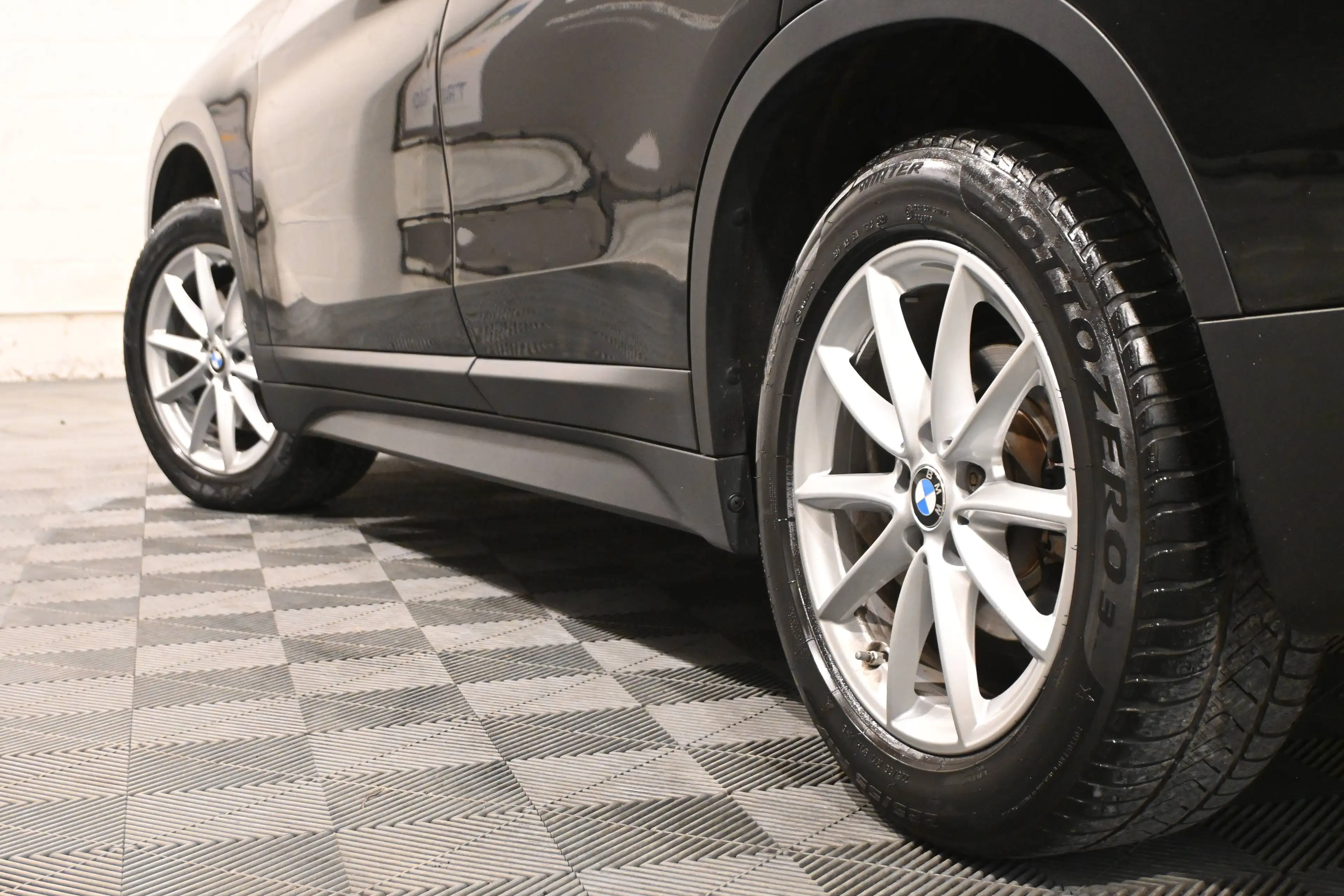 BMW X1 X1 2.0d sdrive18 FACELIFT EURO 6d / AUTO / GPS NAVIGATION / BLUETOOTH / 2 KIT DE JANTES / CARNET BMW !! — photo 8