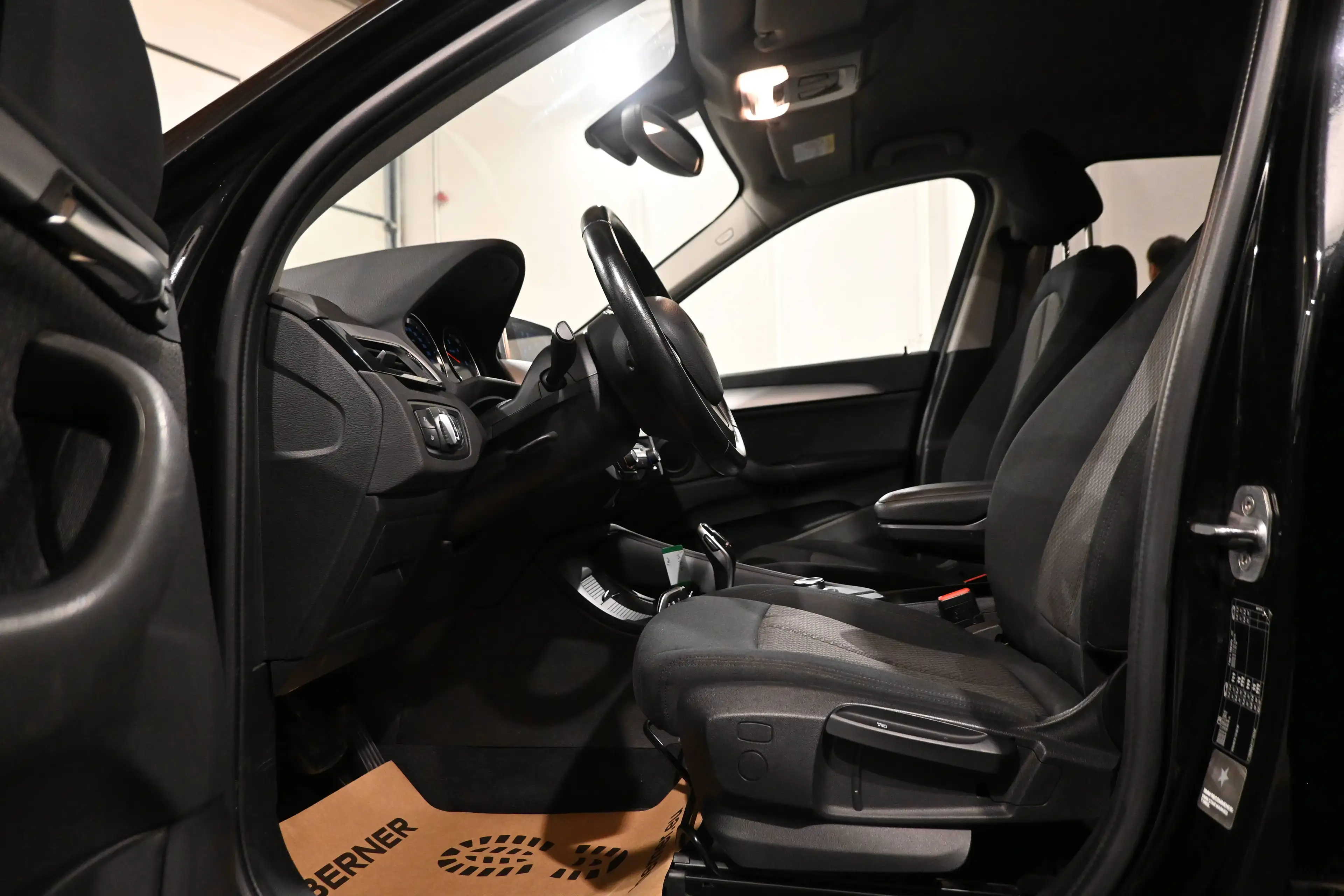 BMW X1 X1 2.0d sdrive18 FACELIFT EURO 6d / AUTO / GPS NAVIGATION / BLUETOOTH / 2 KIT DE JANTES / CARNET BMW !! — photo 11