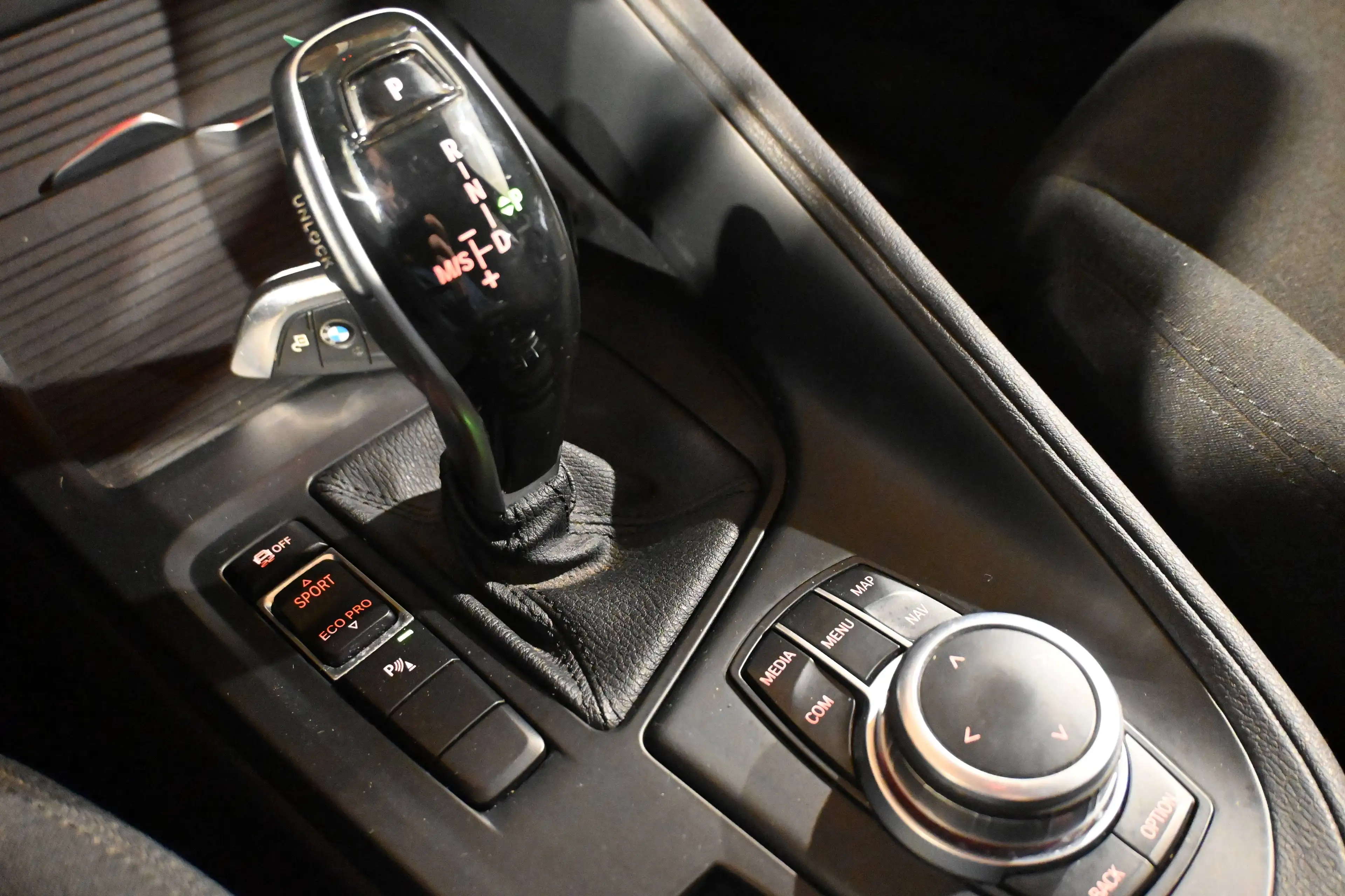 BMW X1 X1 2.0d sdrive18 FACELIFT EURO 6d / AUTO / GPS NAVIGATION / BLUETOOTH / 2 KIT DE JANTES / CARNET BMW !! — photo 14