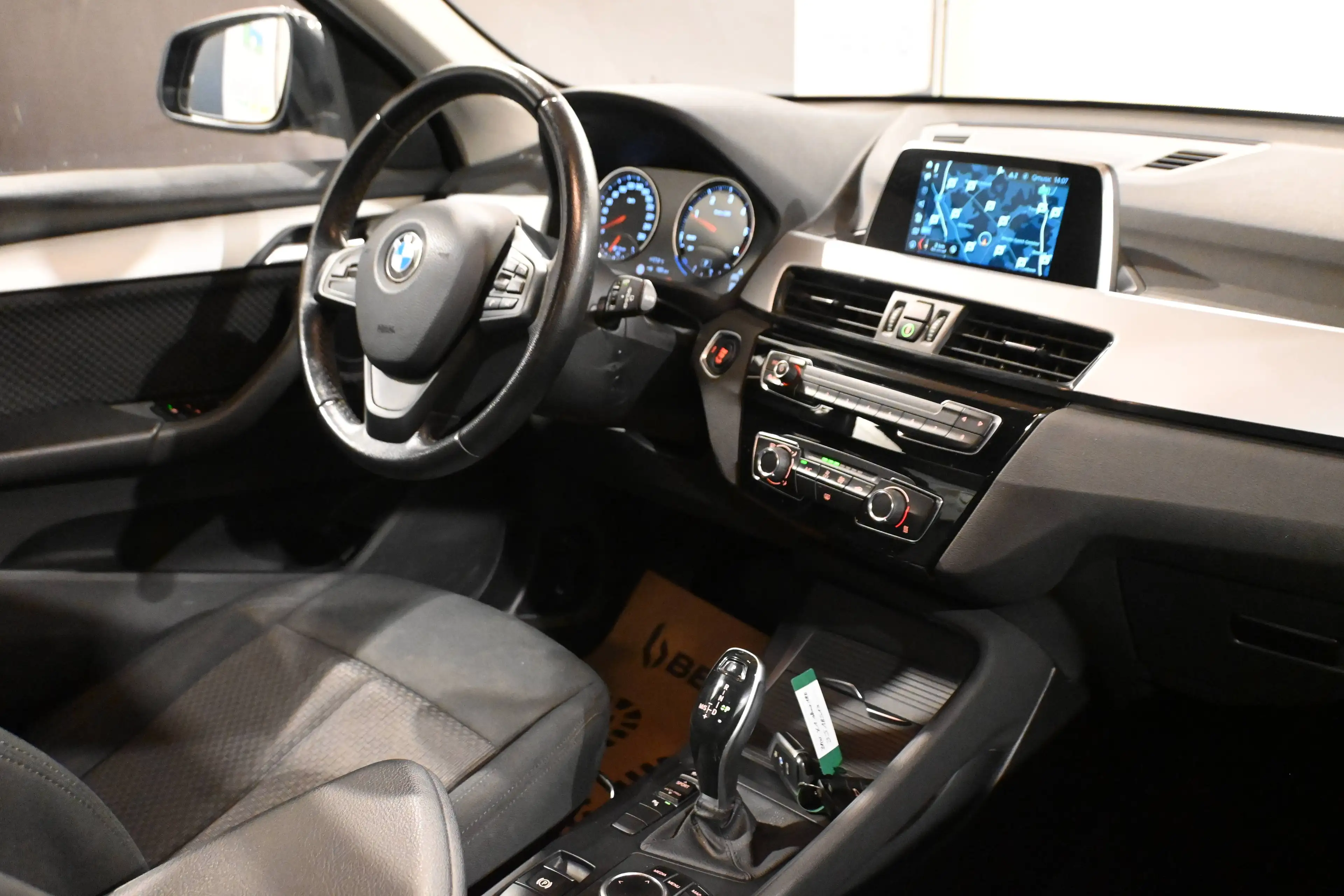 BMW X1 X1 2.0d sdrive18 FACELIFT EURO 6d / AUTO / GPS NAVIGATION / BLUETOOTH / 2 KIT DE JANTES / CARNET BMW !! — photo 12