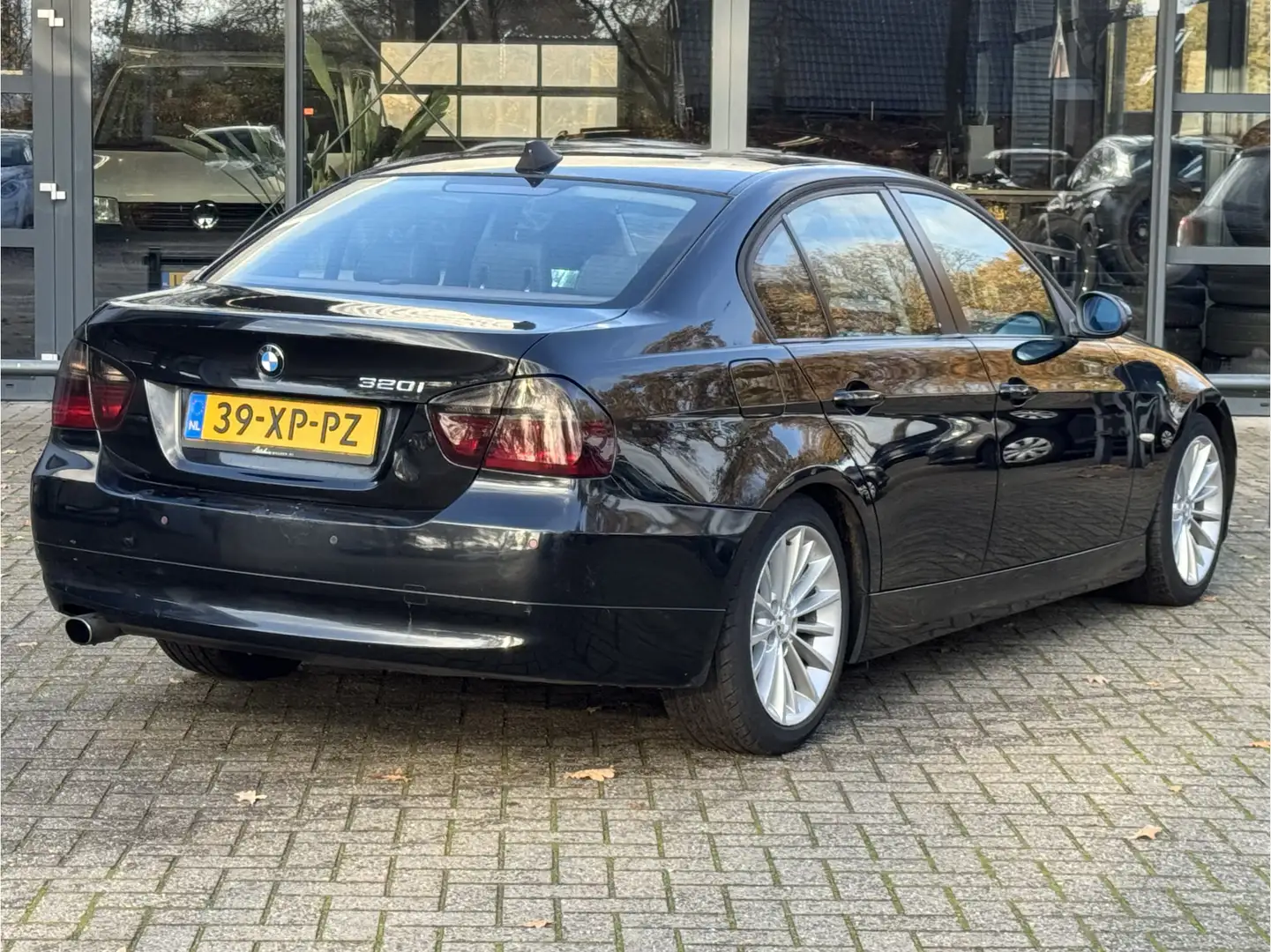 BMW 320 3-serie 320i High Executive LEES TEKST! Clima/Crui Noir - 2