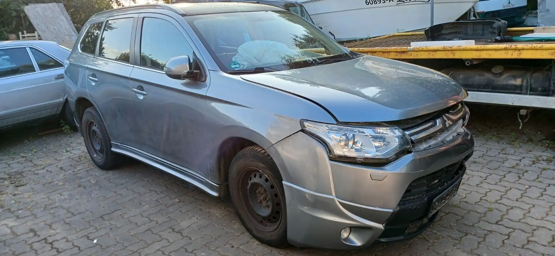 Mitsubishi Outlander ClearTec Intense 4WD Grau - 2