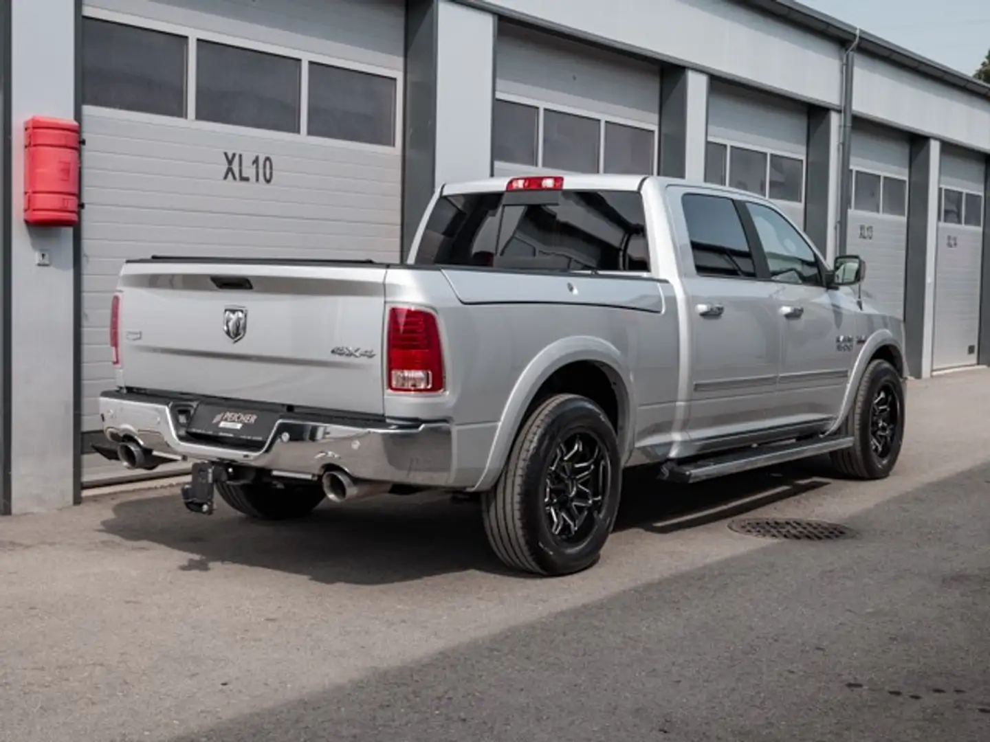 Dodge RAM RAM 1500 Laramie Crew Cab Long Bed 5,7 L V8 AT ... Silber - 2