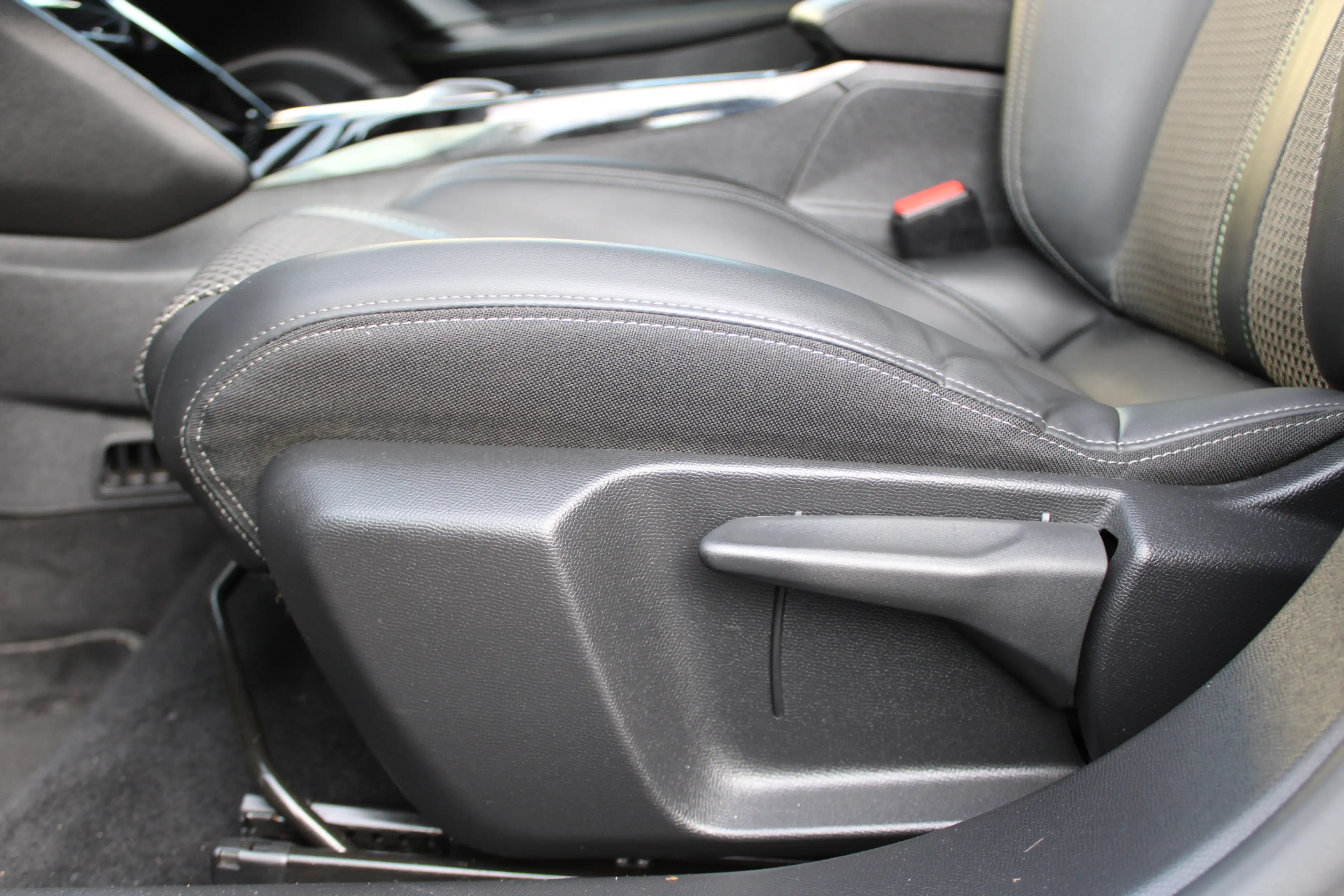 Peugeot e-2008 EV GT 50 kWh | Camera | Navigatie | BLIS | Carplay — photo 17