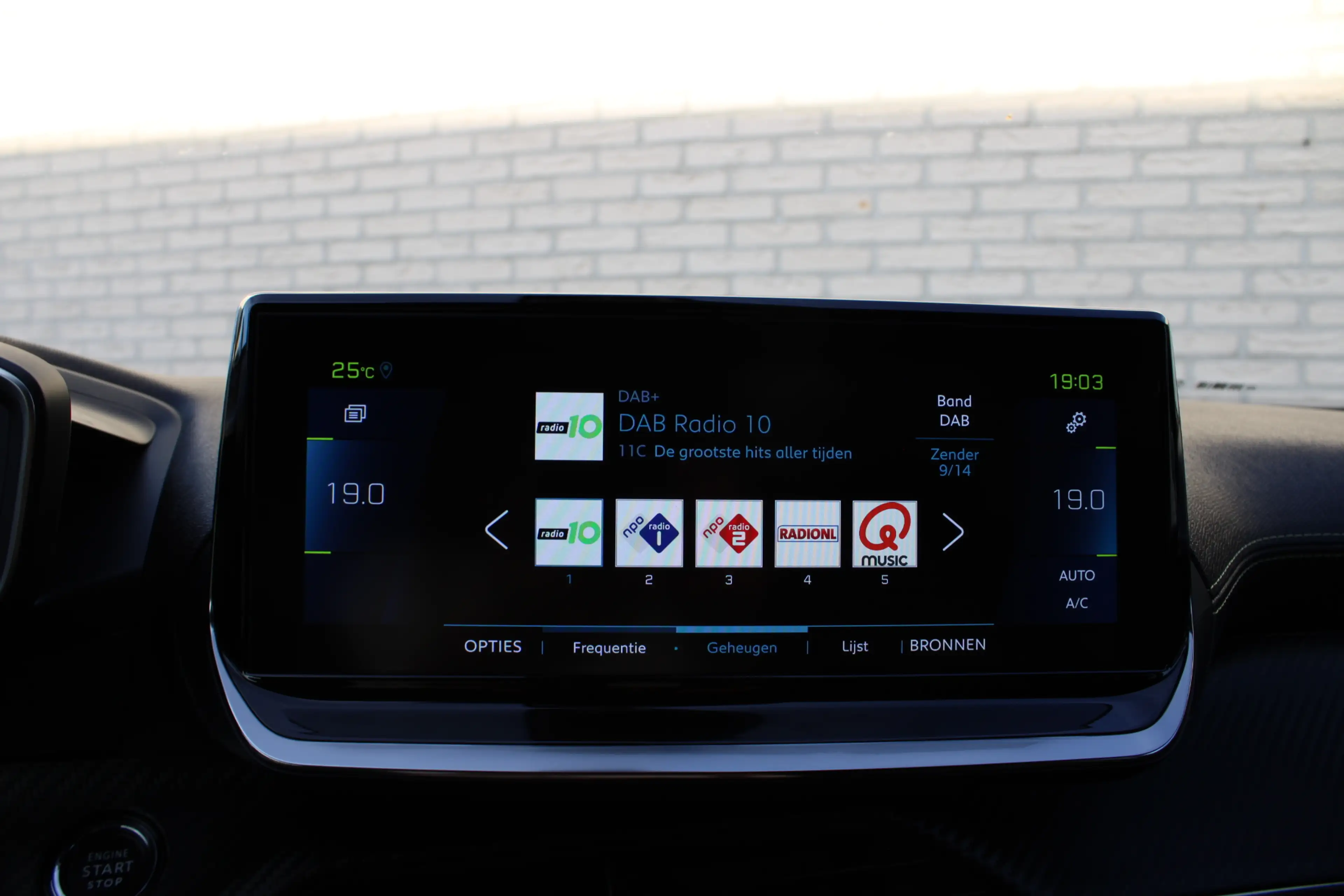 Peugeot e-2008 EV GT 50 kWh | Camera | Navigatie | BLIS | Carplay — photo 19