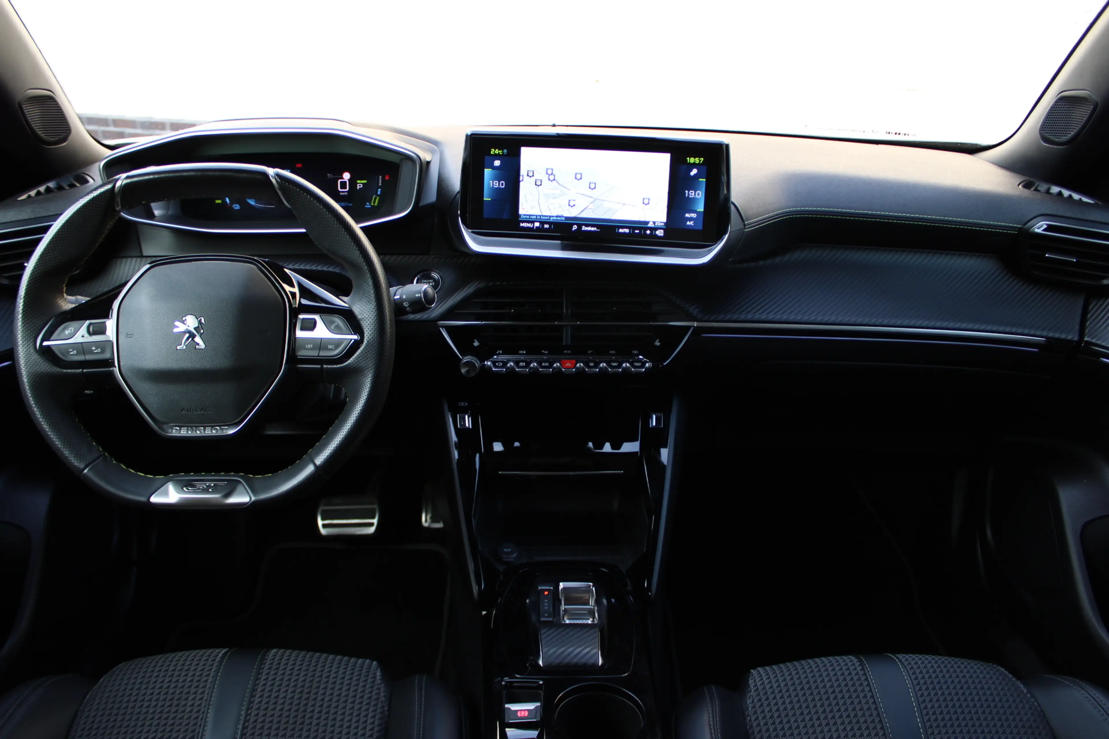 Peugeot e-2008 EV GT 50 kWh | Camera | Navigatie | BLIS | Carplay — photo 5