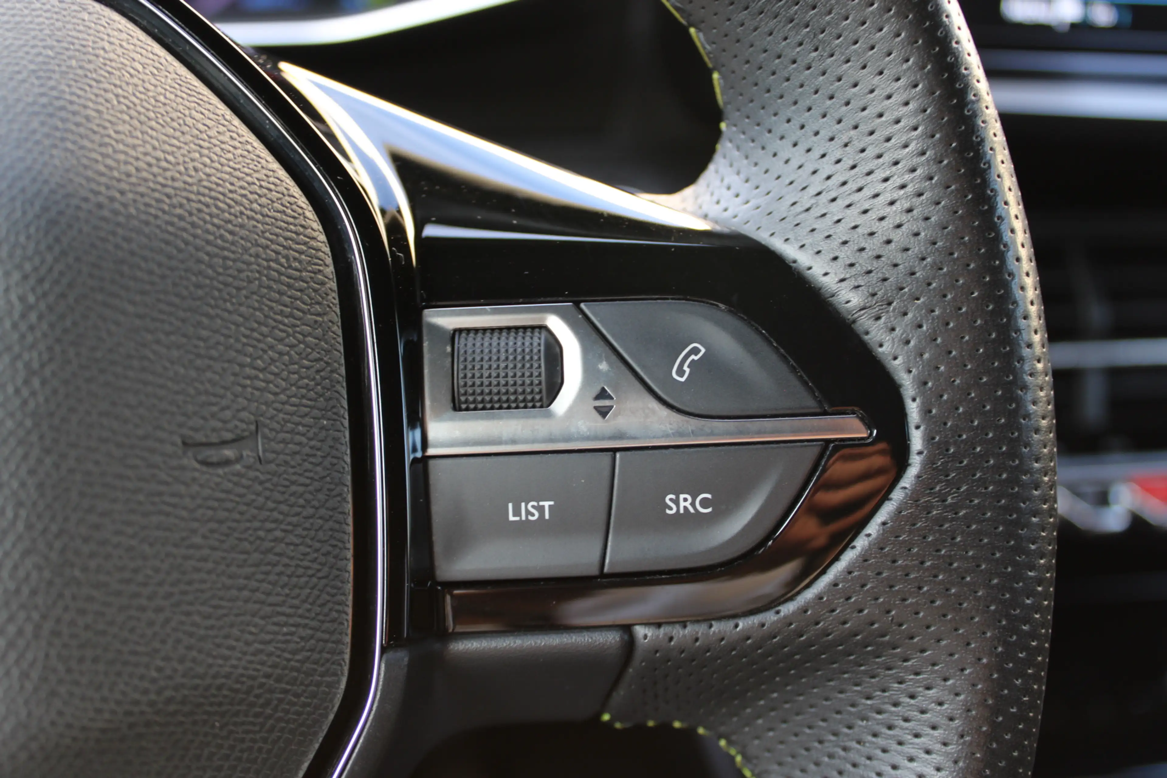 Peugeot e-2008 EV GT 50 kWh | Camera | Navigatie | BLIS | Carplay — photo 11