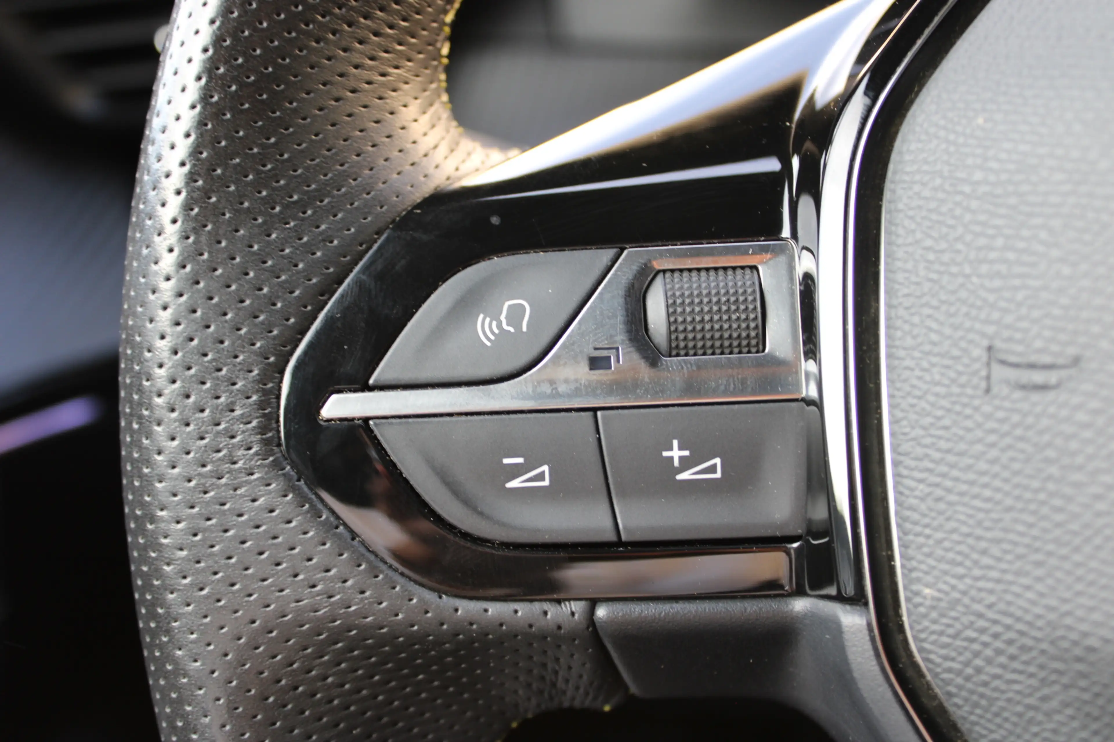 Peugeot e-2008 EV GT 50 kWh | Camera | Navigatie | BLIS | Carplay — photo 8