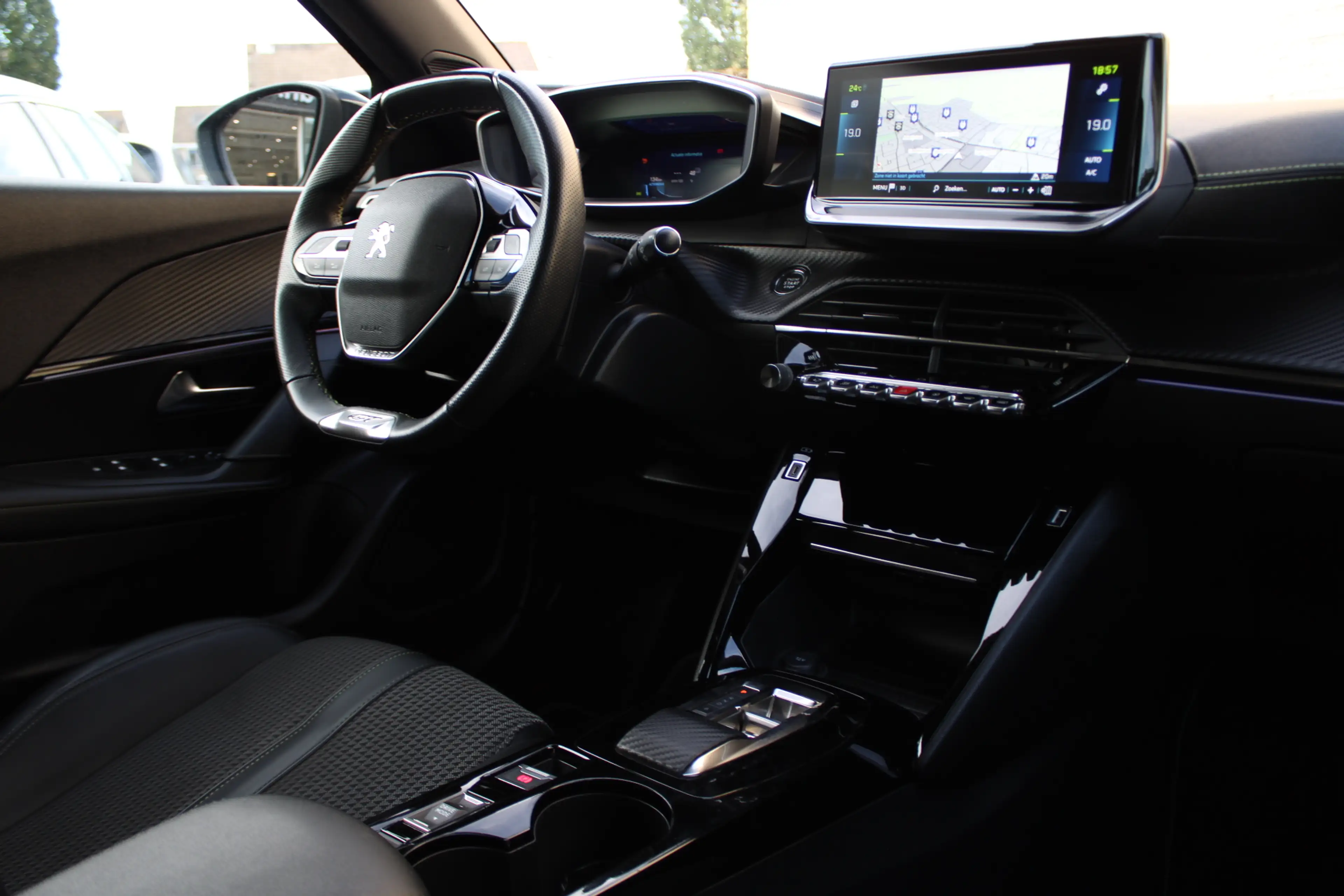 Peugeot e-2008 EV GT 50 kWh | Camera | Navigatie | BLIS | Carplay — photo 6