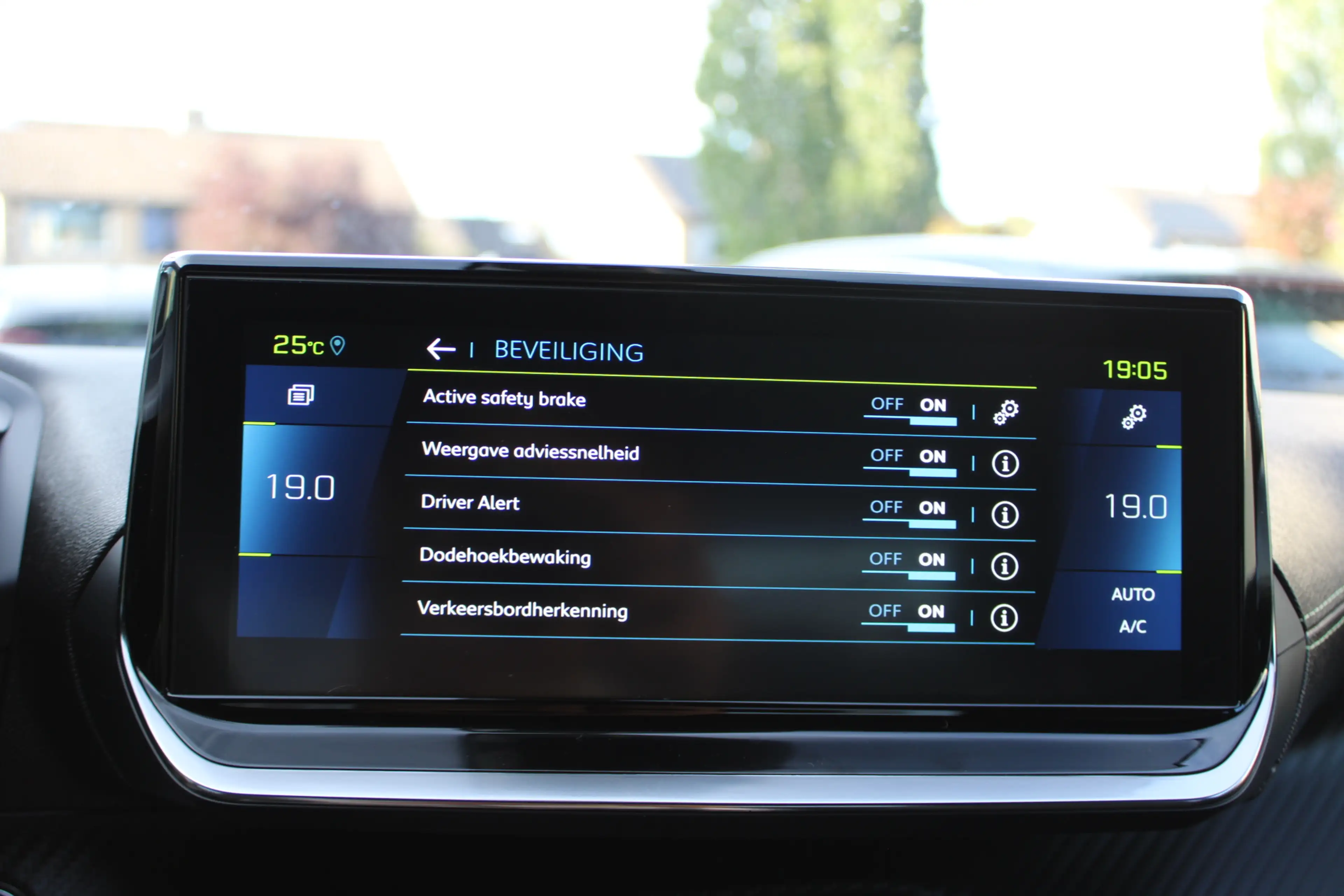 Peugeot e-2008 EV GT 50 kWh | Camera | Navigatie | BLIS | Carplay — photo 30