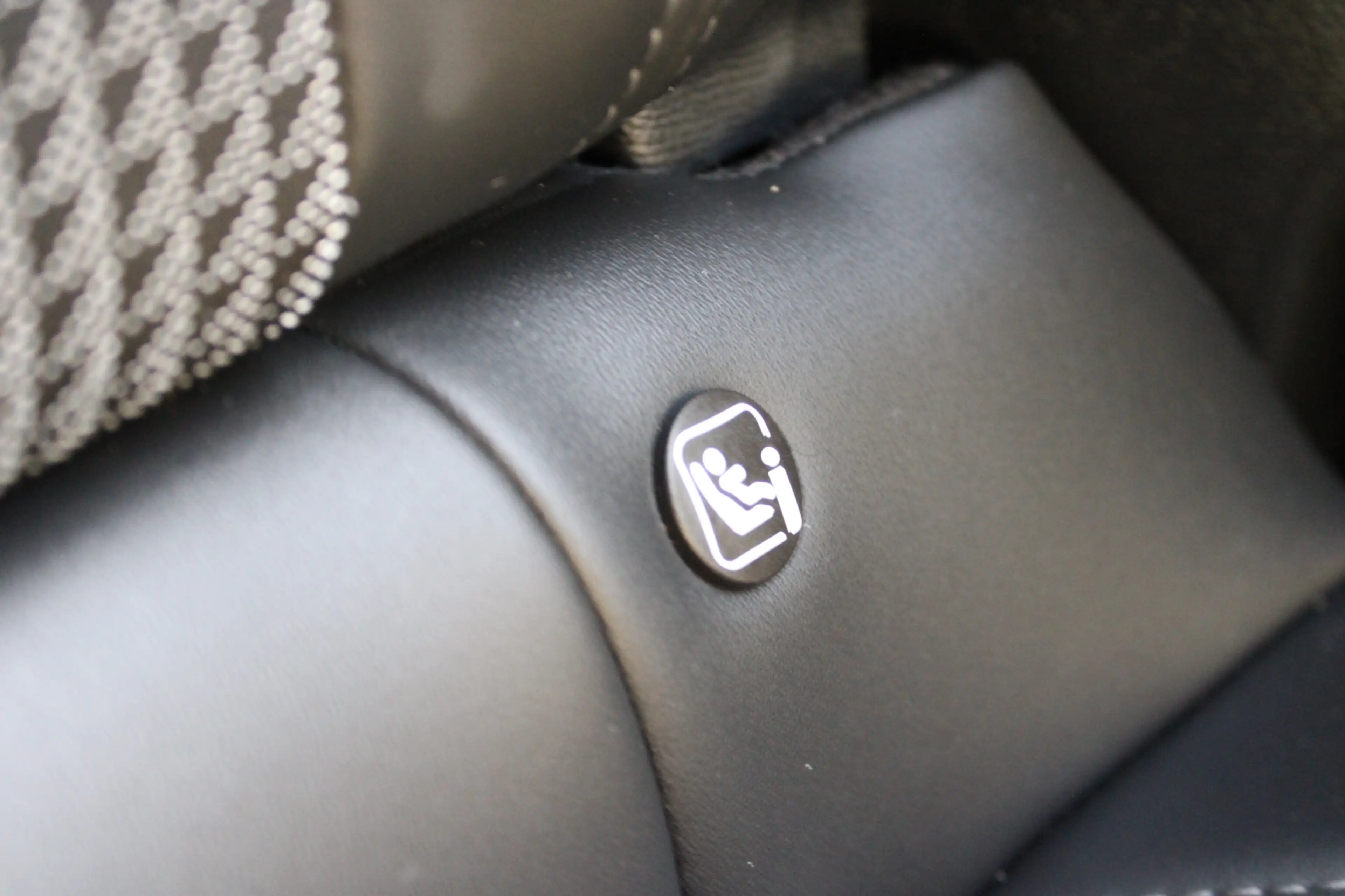 Peugeot e-2008 EV GT 50 kWh | Camera | Navigatie | BLIS | Carplay — photo 31