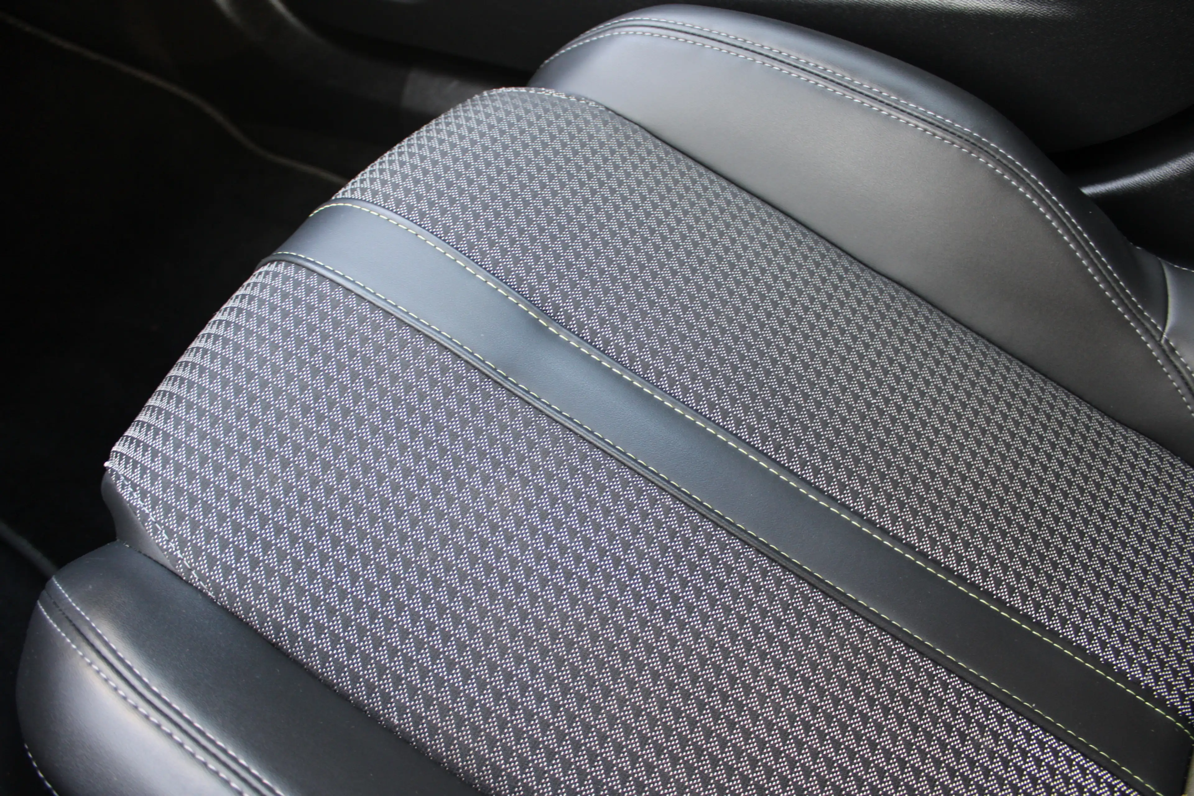 Peugeot e-2008 EV GT 50 kWh | Camera | Navigatie | BLIS | Carplay — photo 33