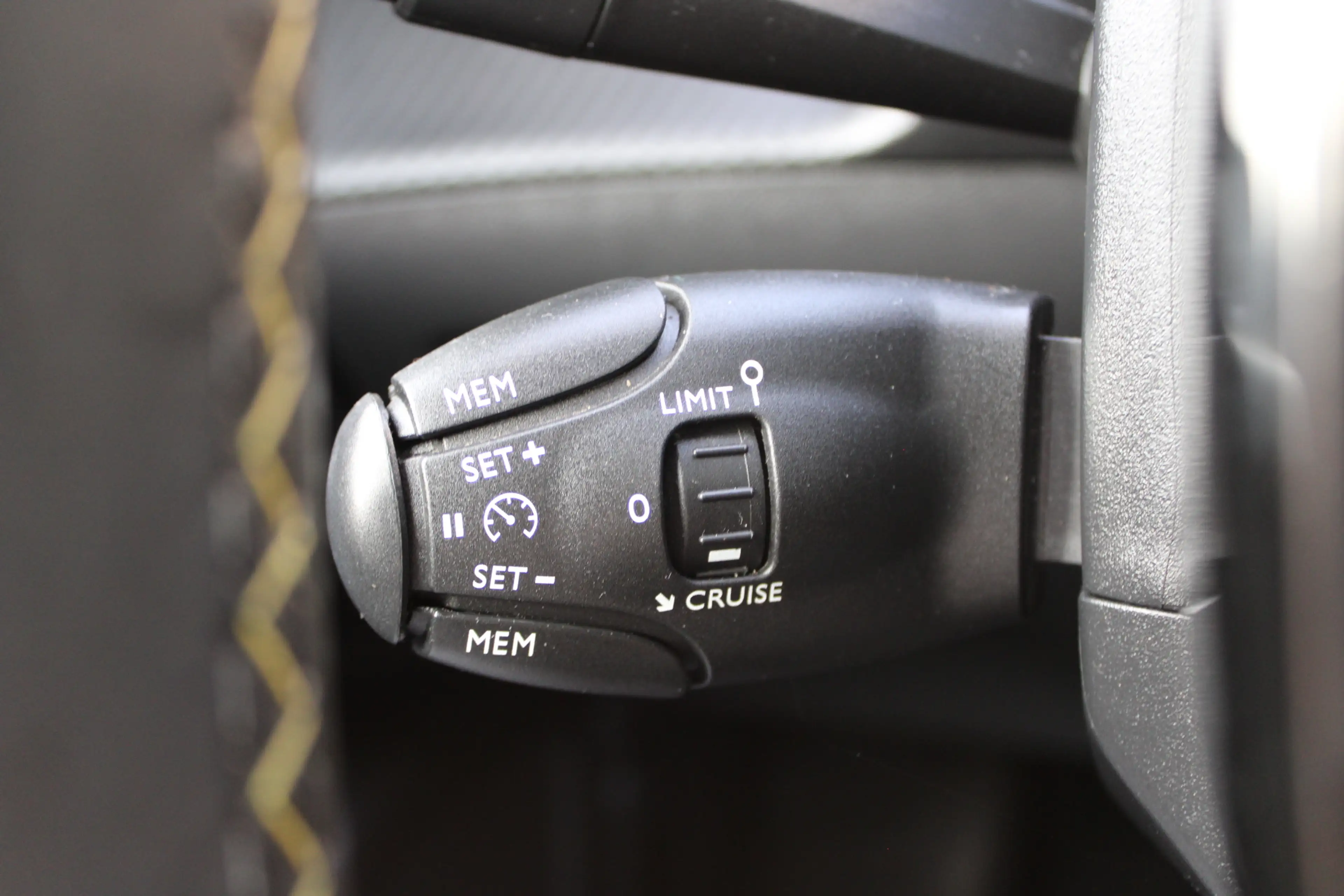 Peugeot e-2008 EV GT 50 kWh | Camera | Navigatie | BLIS | Carplay — photo 16