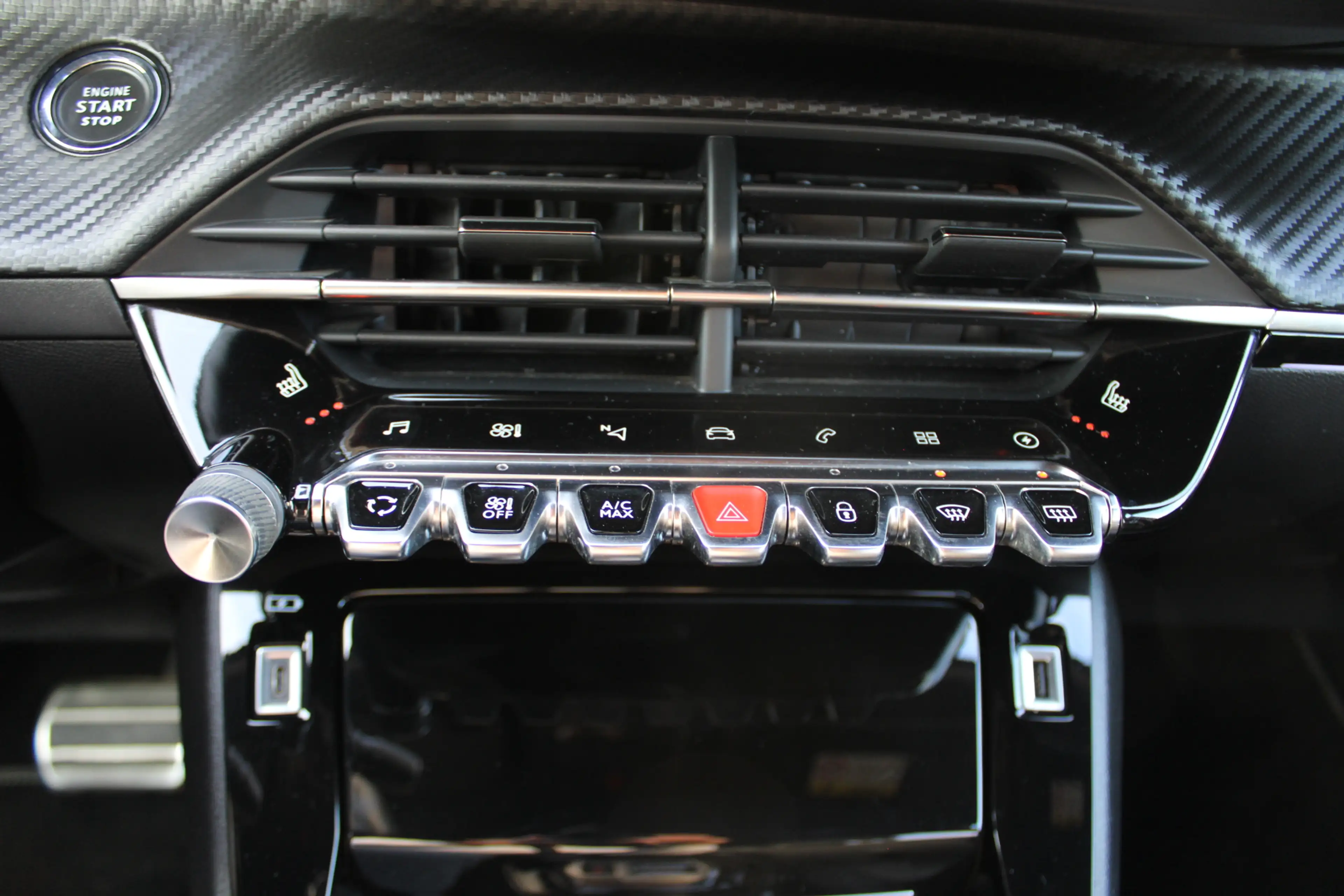 Peugeot e-2008 EV GT 50 kWh | Camera | Navigatie | BLIS | Carplay — photo 18
