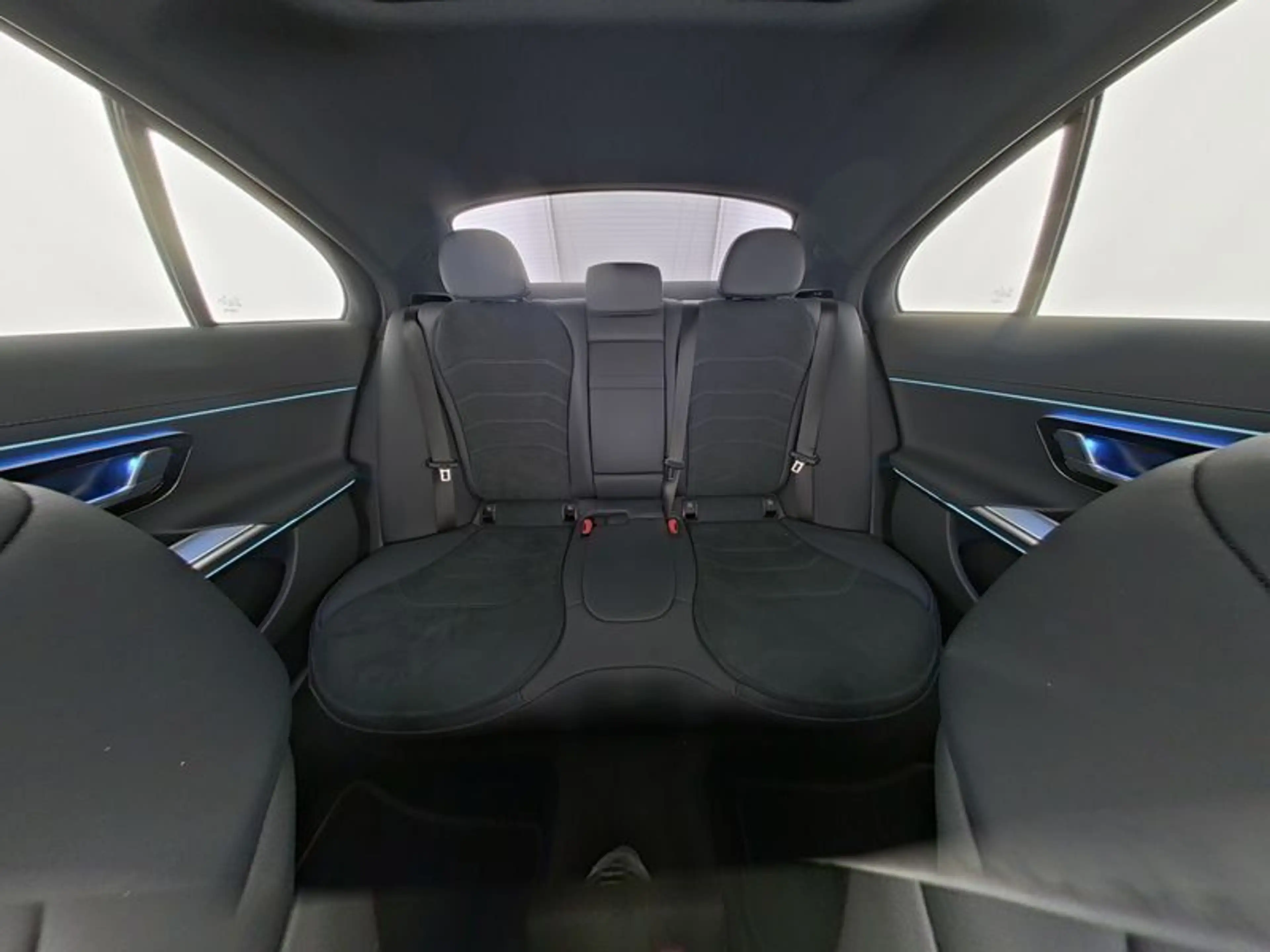 Mercedes-Benz E 220 d AMG ADVANCED NIGHT PANORAMA WINTER KEYLG — photo 9