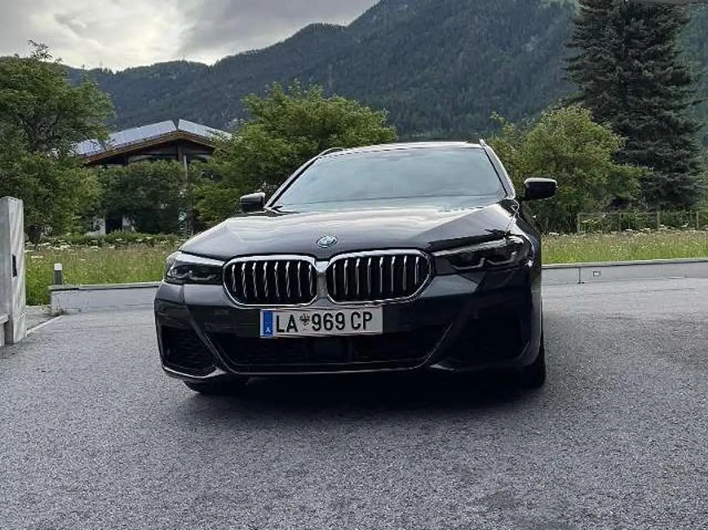 BMW 520 520xd M-Paket 48 V Touring xDrive Aut. Mild-Hybrid Schwarz - 2