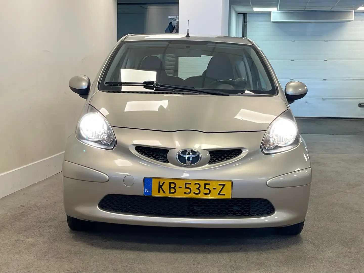 Toyota Aygo 1.0-12V|CALVIN KLEIN|ALLE OPTIES!|2E EIGENAAR Bruin - 2