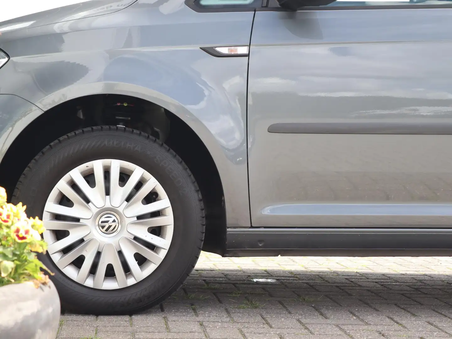 Volkswagen Caddy 1.0 TSI 85 pk Trendline 5p | GERESERVEERD | Naviga Grijs - 2