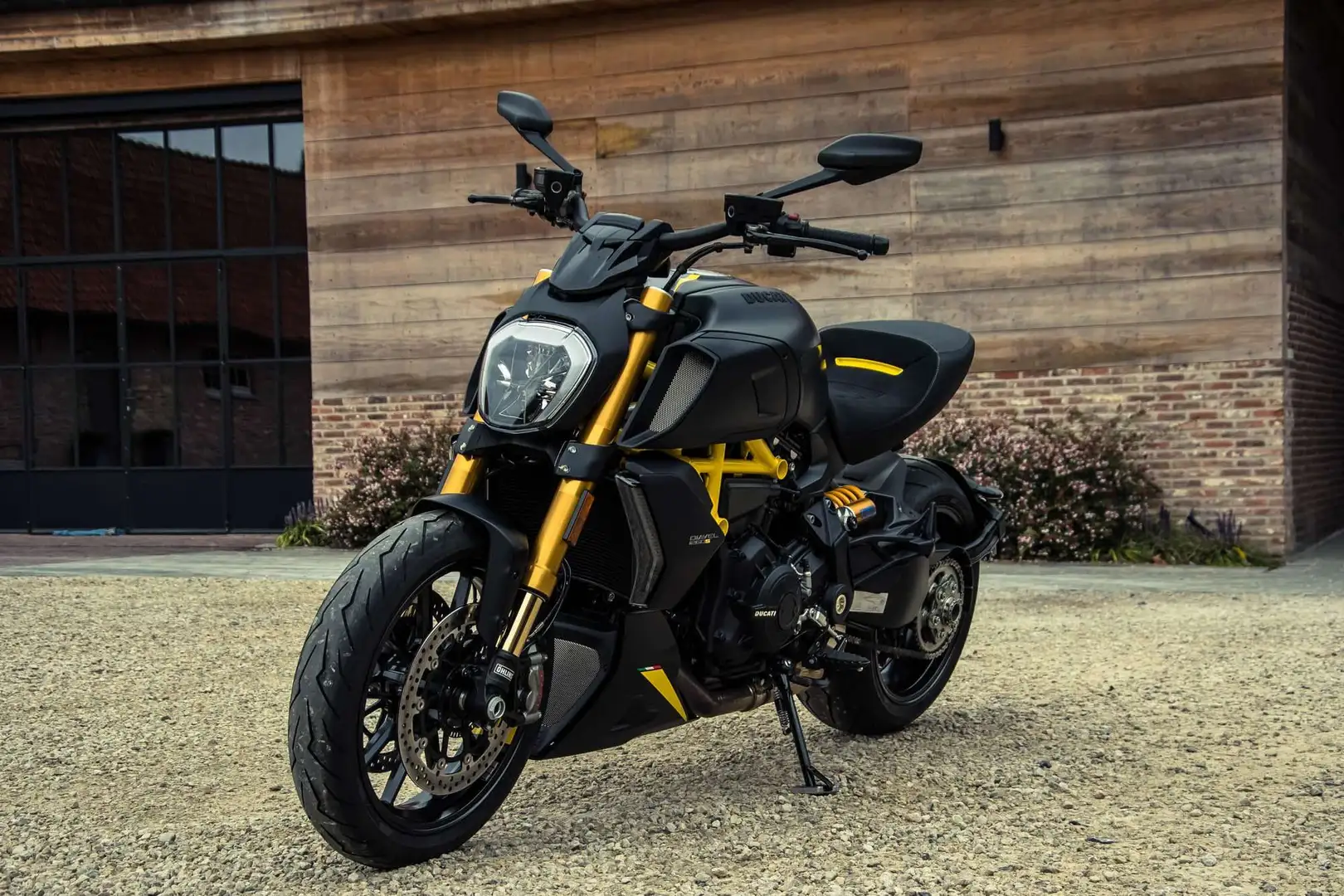Ducati Diavel 1260S / BLACK \u0026 STEEL EDITION / BELGIAN / 1 OWNER Černá - 1