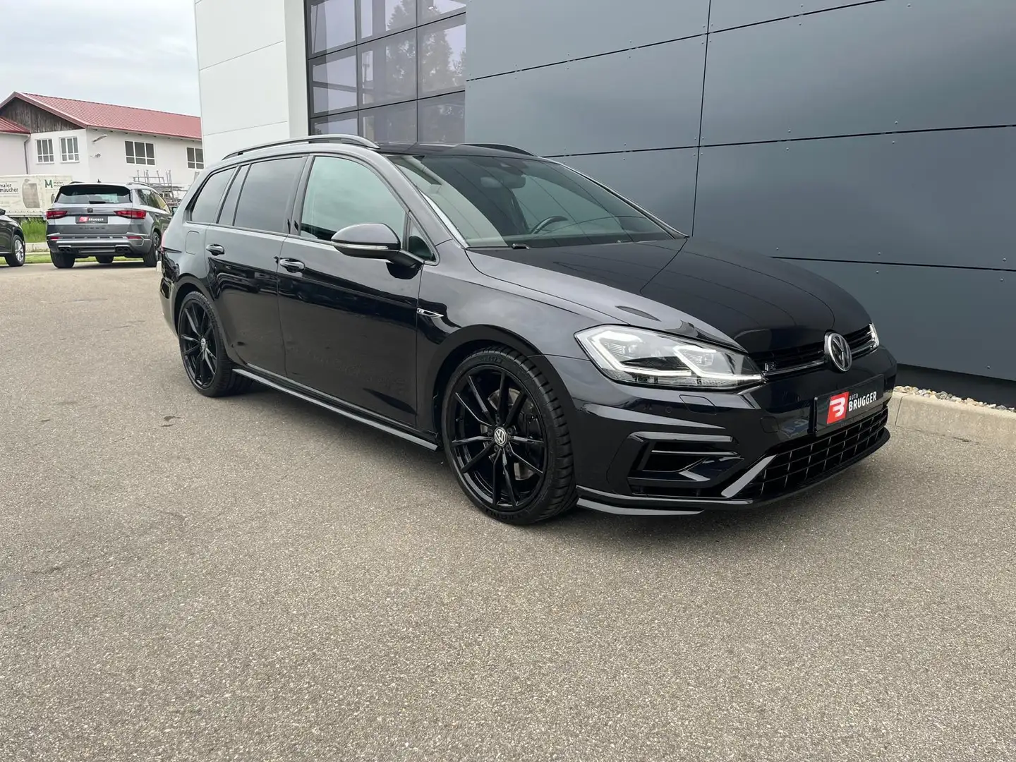 Volkswagen Golf Variant R 2.0 TSI DSG 4MOTION LED NAVI RFK ACC Zwart - 2