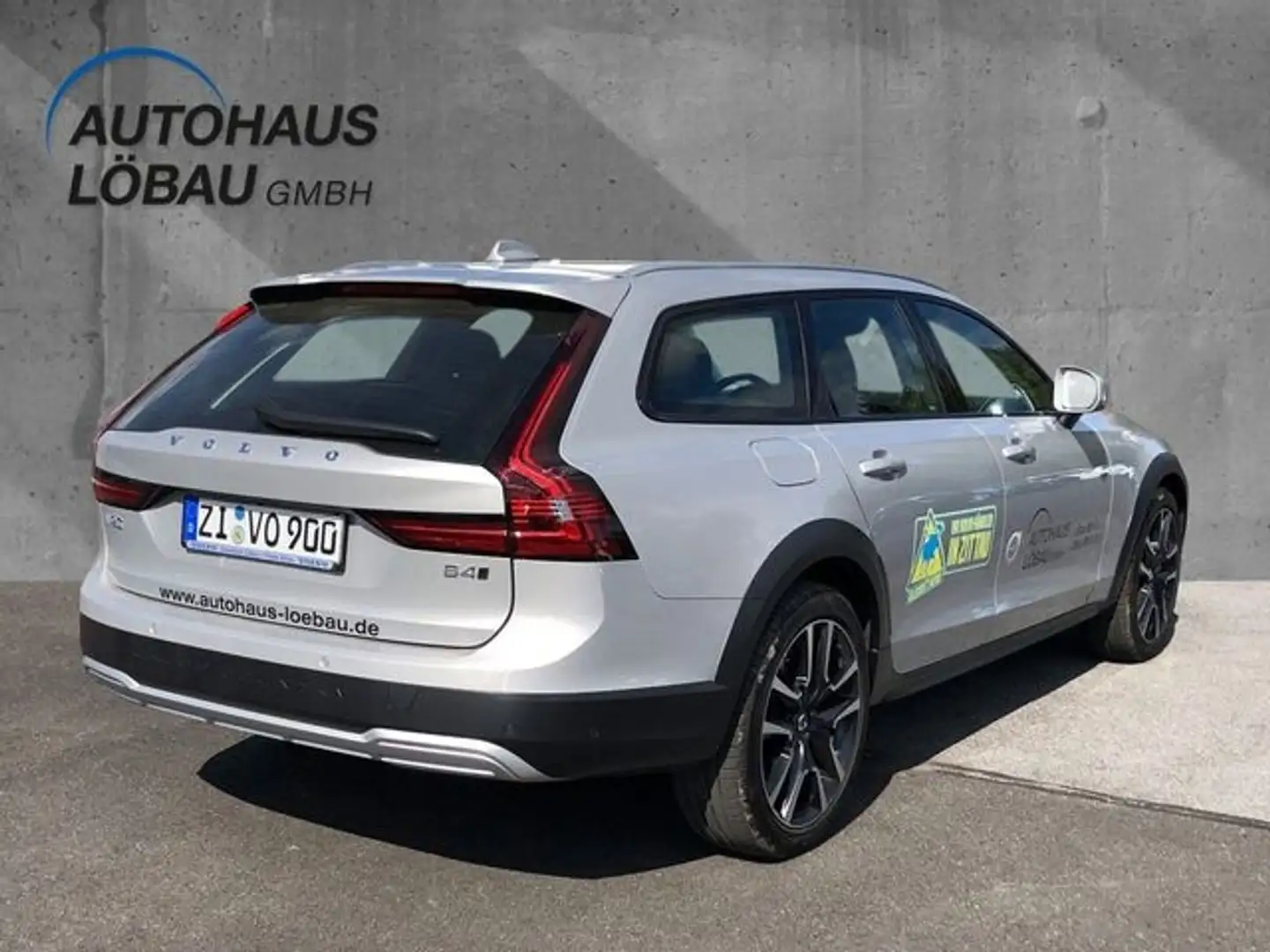 Volvo V90 CrossCountry B4 AWD Plus -  StandHZG AHK-klappbar Silber - 2