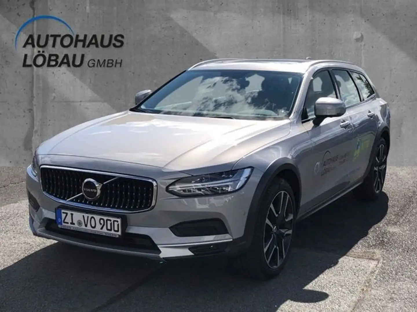 Volvo V90 CrossCountry B4 AWD Plus -  StandHZG AHK-klappbar Silber - 1