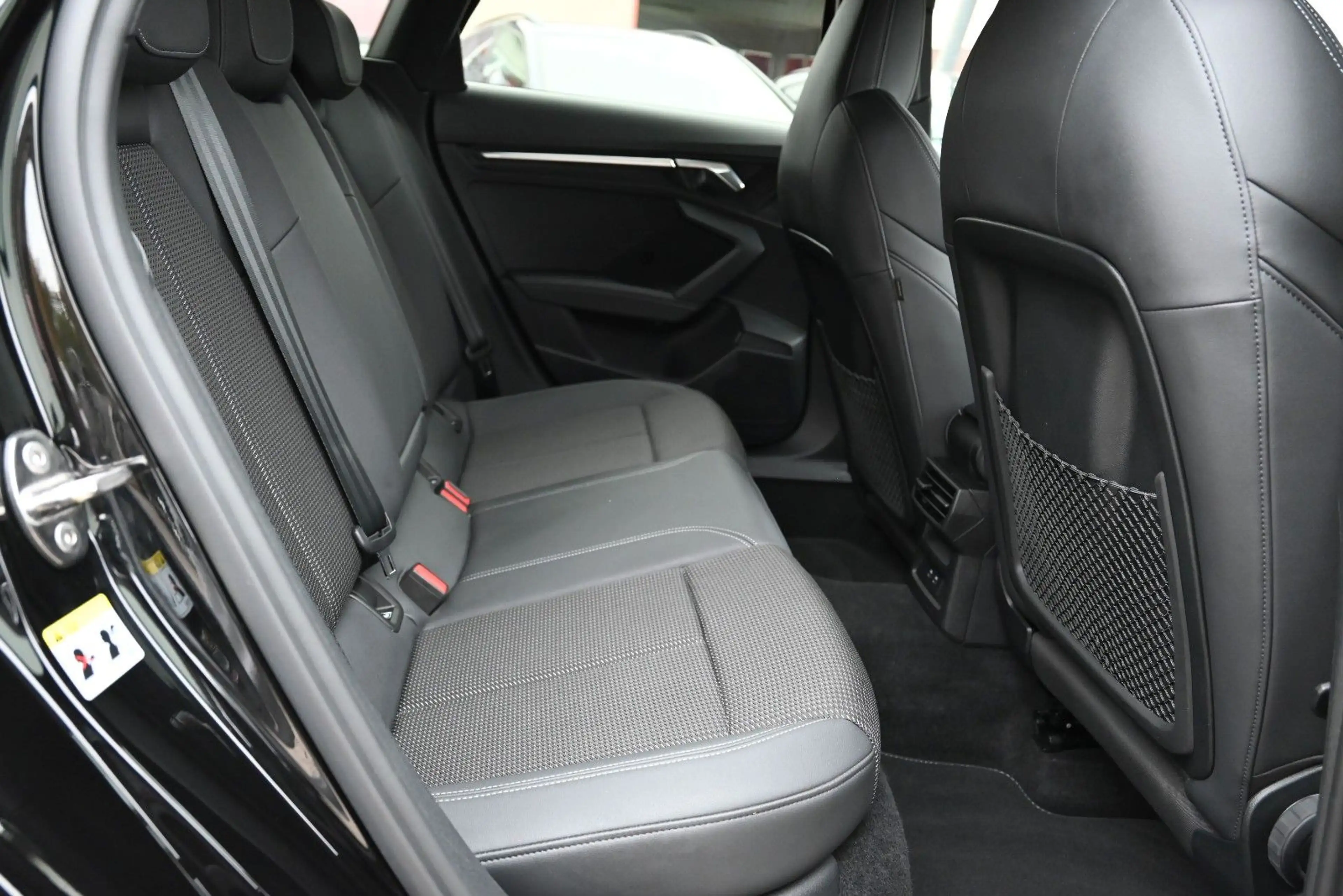 Audi A3 Sportback 30 TFSI S-Line/Neuer Motor! Leder — photo 11