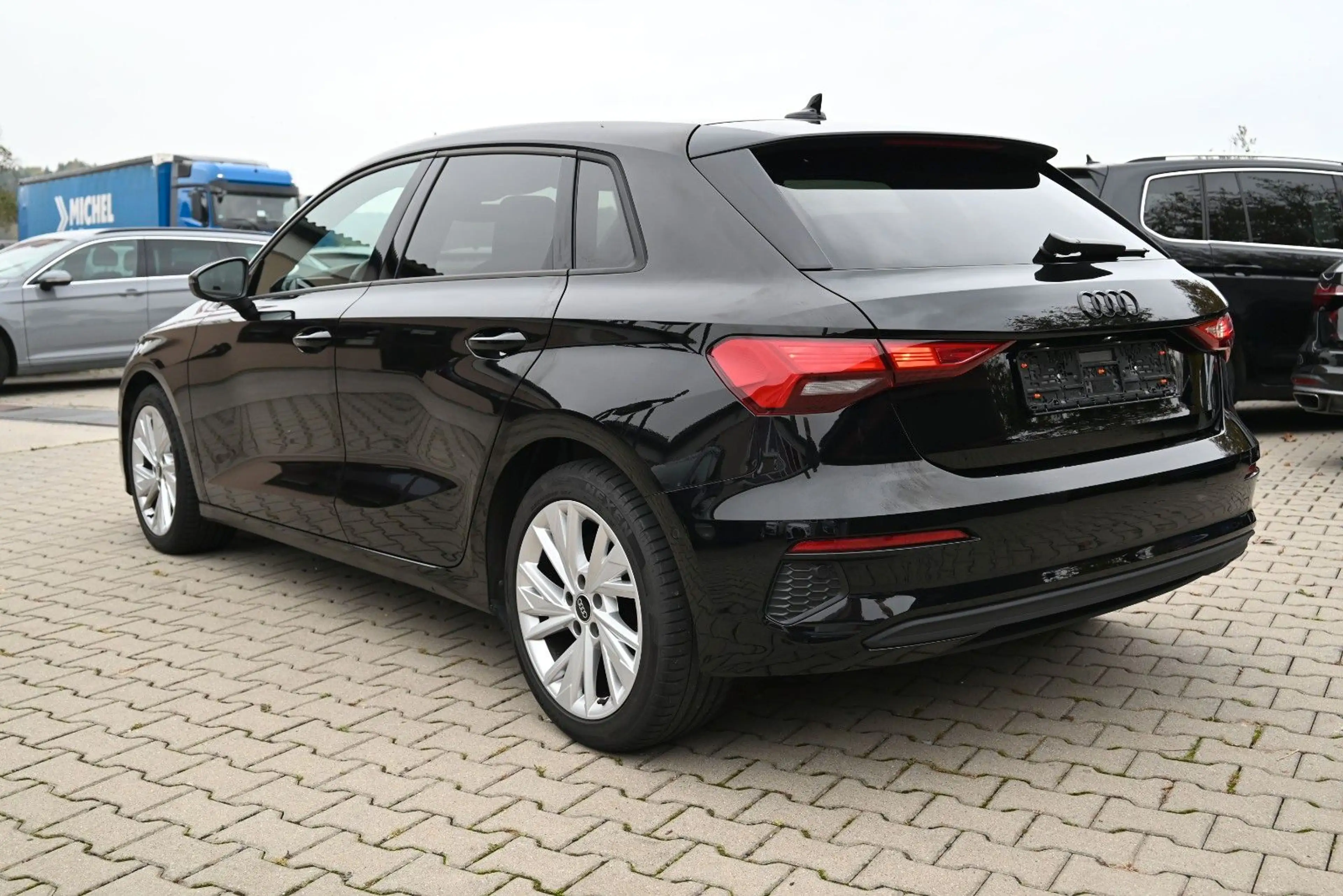 Audi A3 Sportback 30 TFSI S-Line/Neuer Motor! Leder — photo 7
