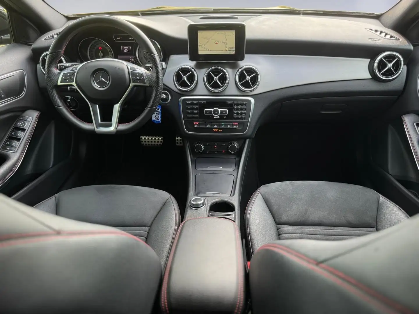 Mercedes-Benz GLA 200 AUTOMAAT Prestige 156 pk AMG styling, eerste eigen Zwart - 2
