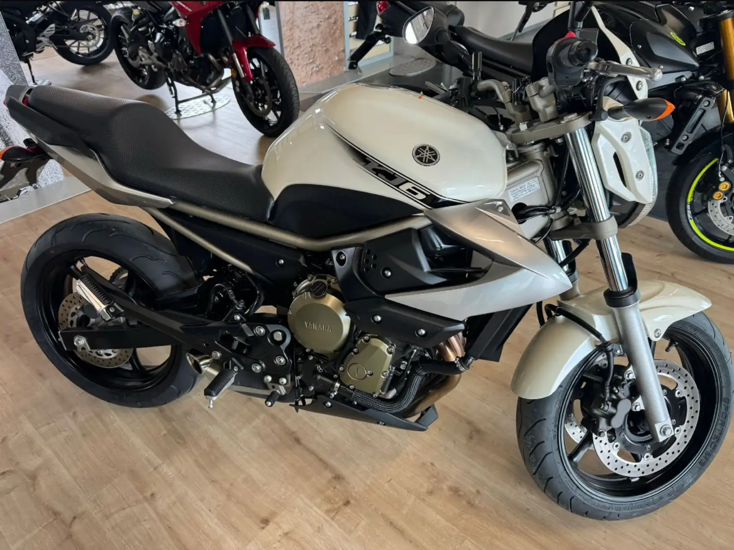 Yamaha XJ 6 - 1