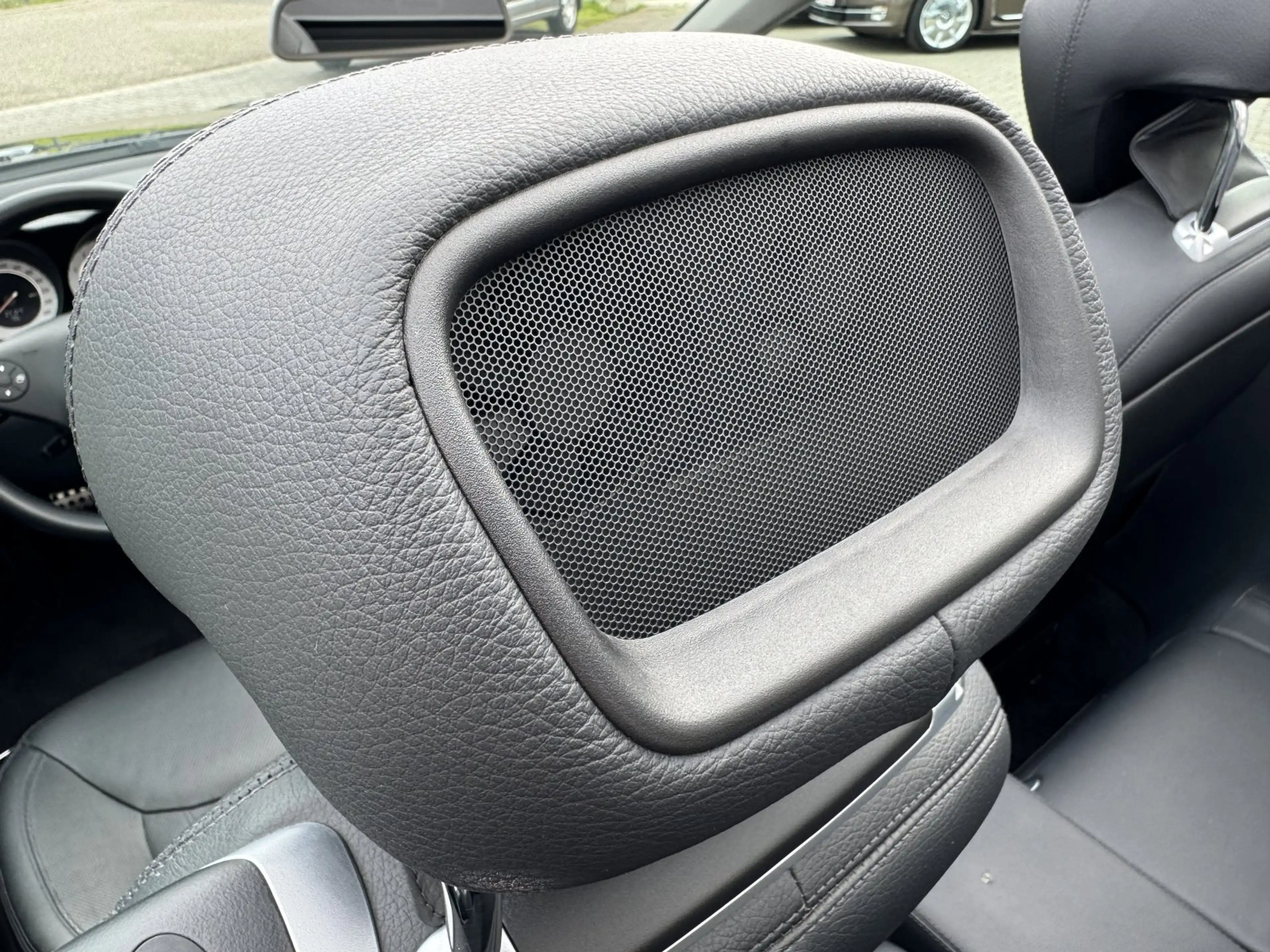 Mercedes-Benz SL 350 Topausstattung — photo 15
