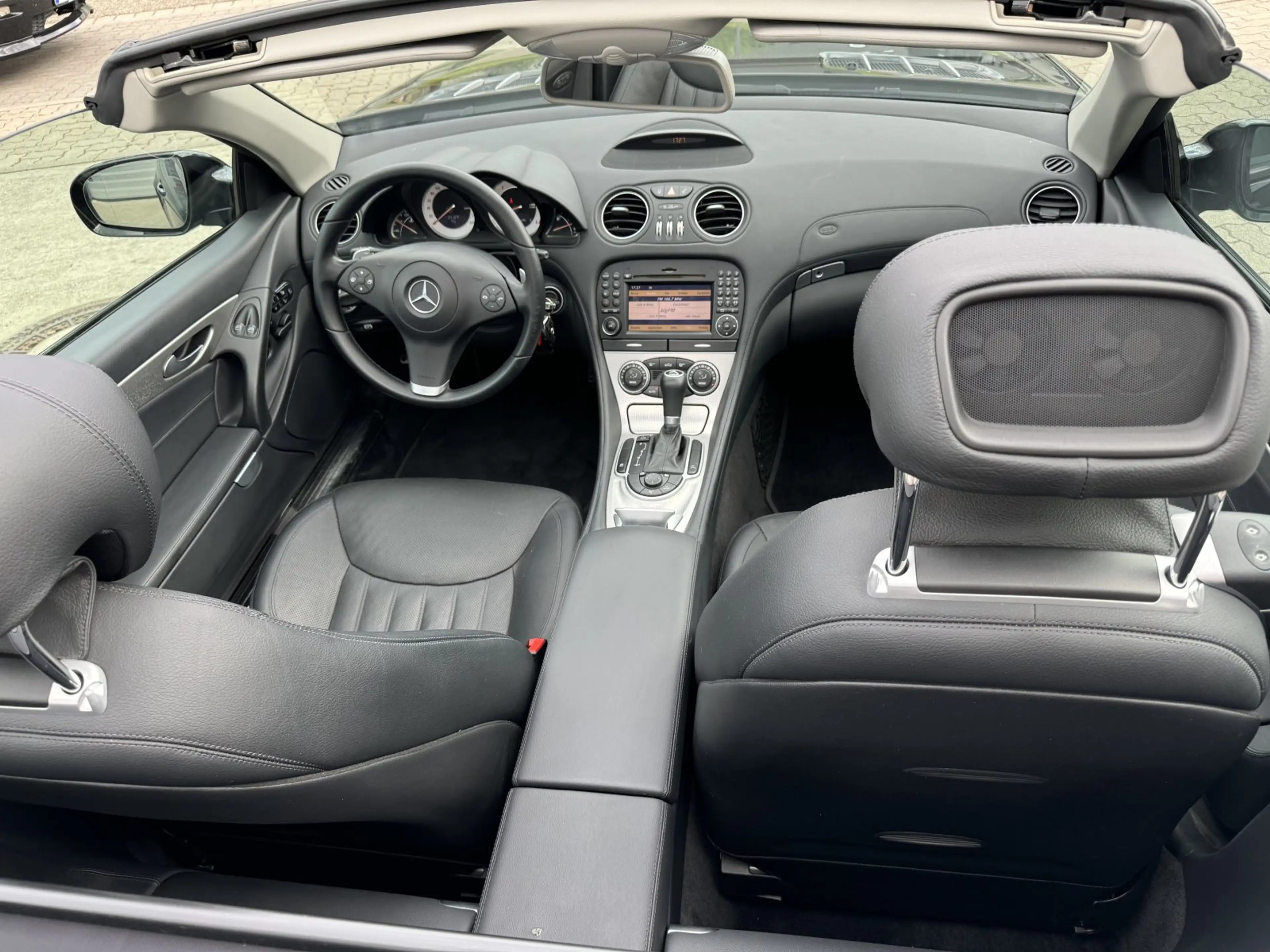 Mercedes-Benz SL 350 Topausstattung — photo 11