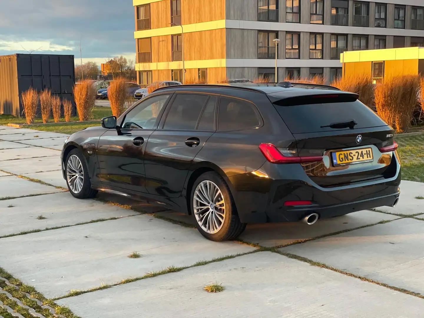 BMW 320 BMW 3 - serie 12-2022 FACELIFT MATELIC Zwart - 1