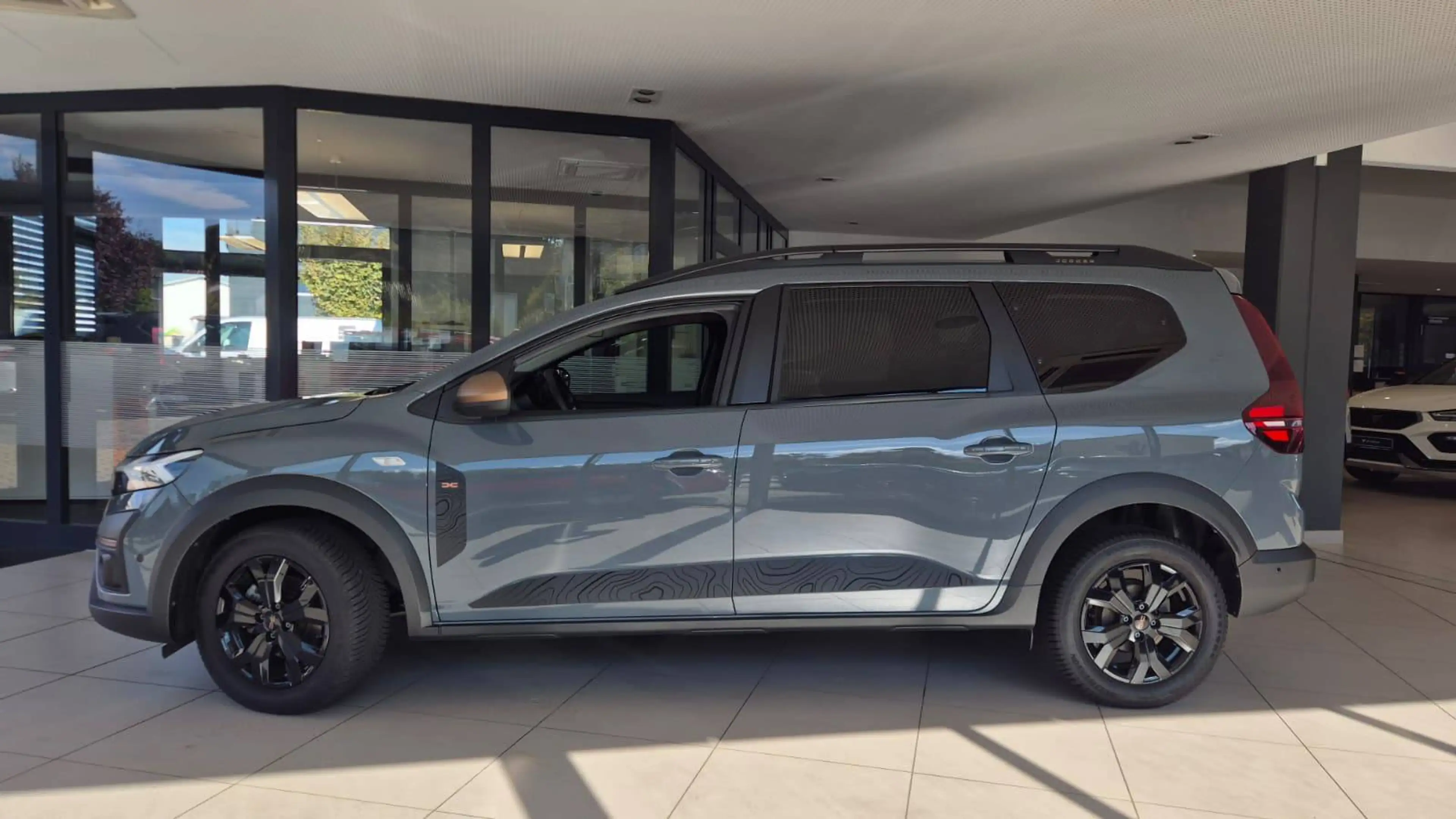 Dacia Jogger TCe 110 Extreme *7-Sitzer*Kamera*Navi* — photo 6