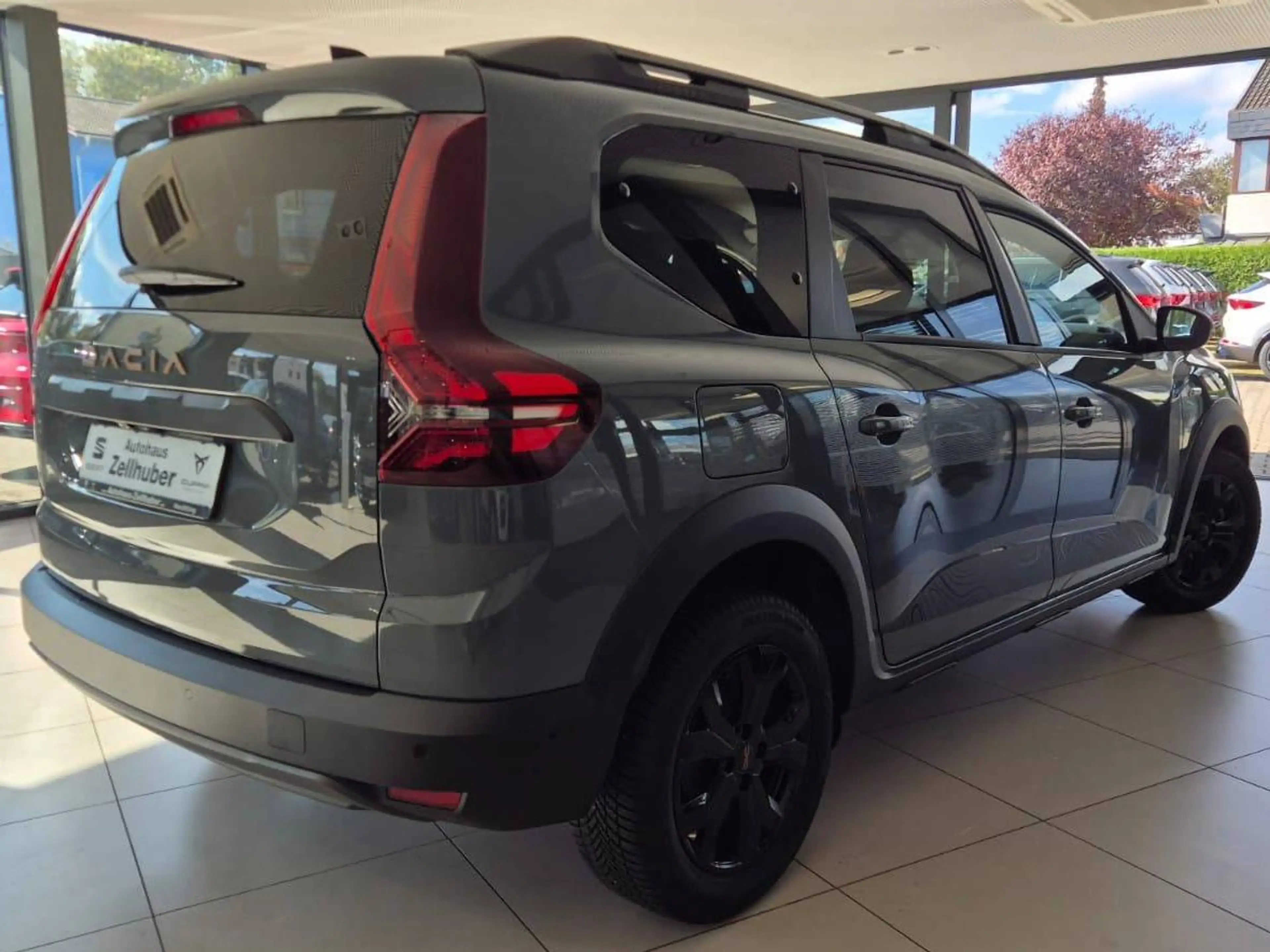 Dacia Jogger TCe 110 Extreme *7-Sitzer*Kamera*Navi* — photo 5