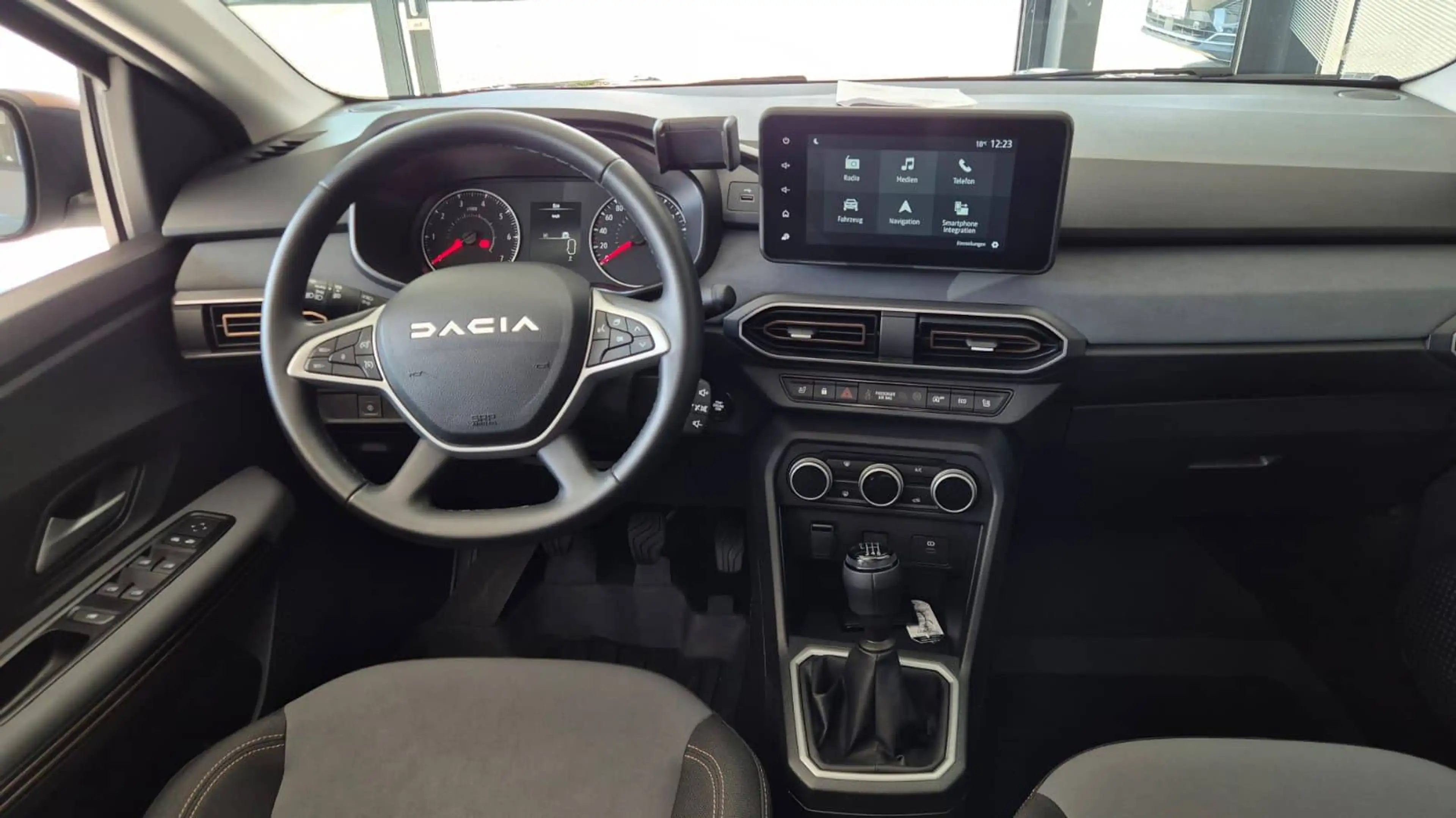 Dacia Jogger TCe 110 Extreme *7-Sitzer*Kamera*Navi* — photo 9