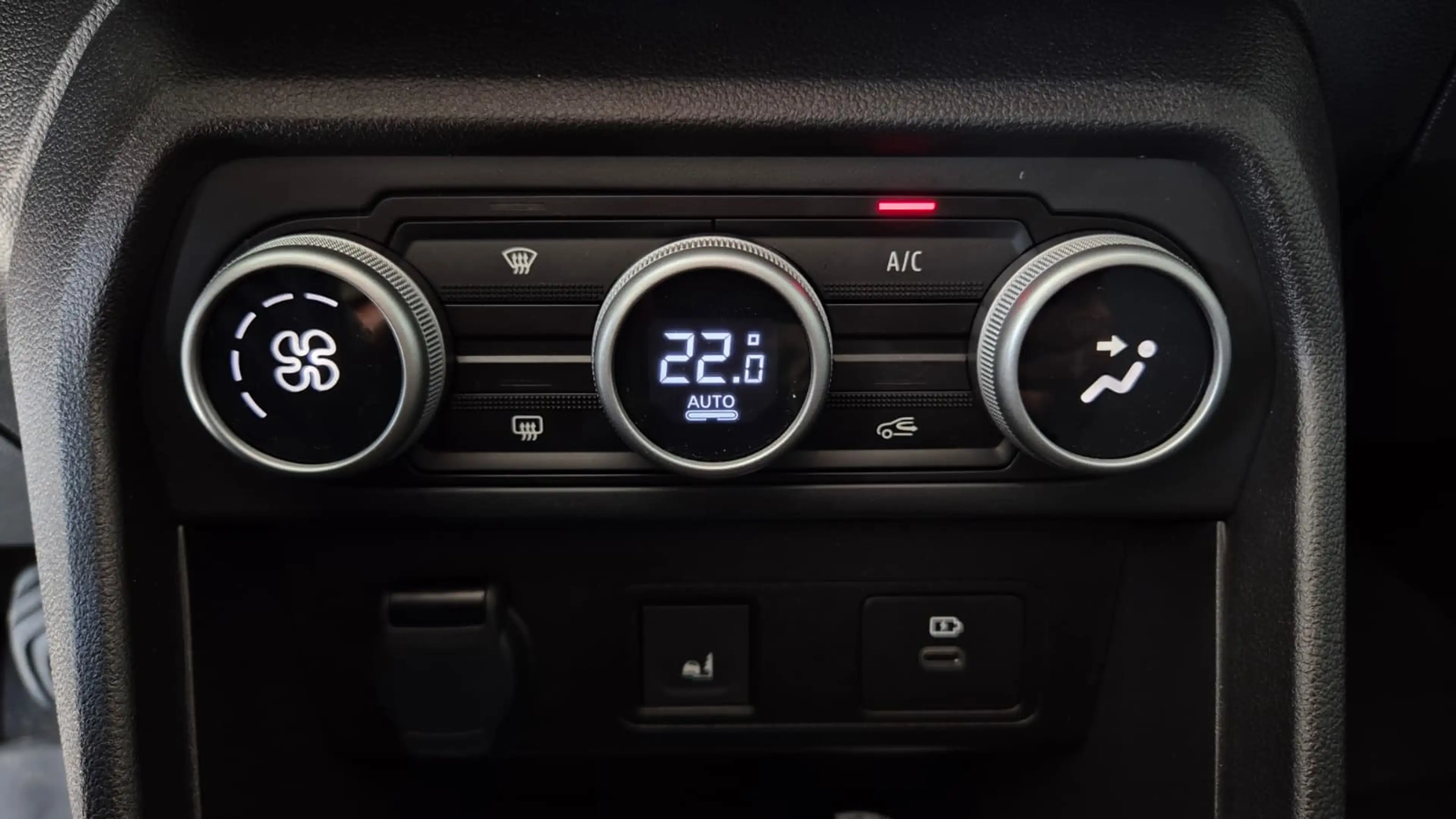 Dacia Jogger TCe 110 Extreme *7-Sitzer*Kamera*Navi* — photo 14