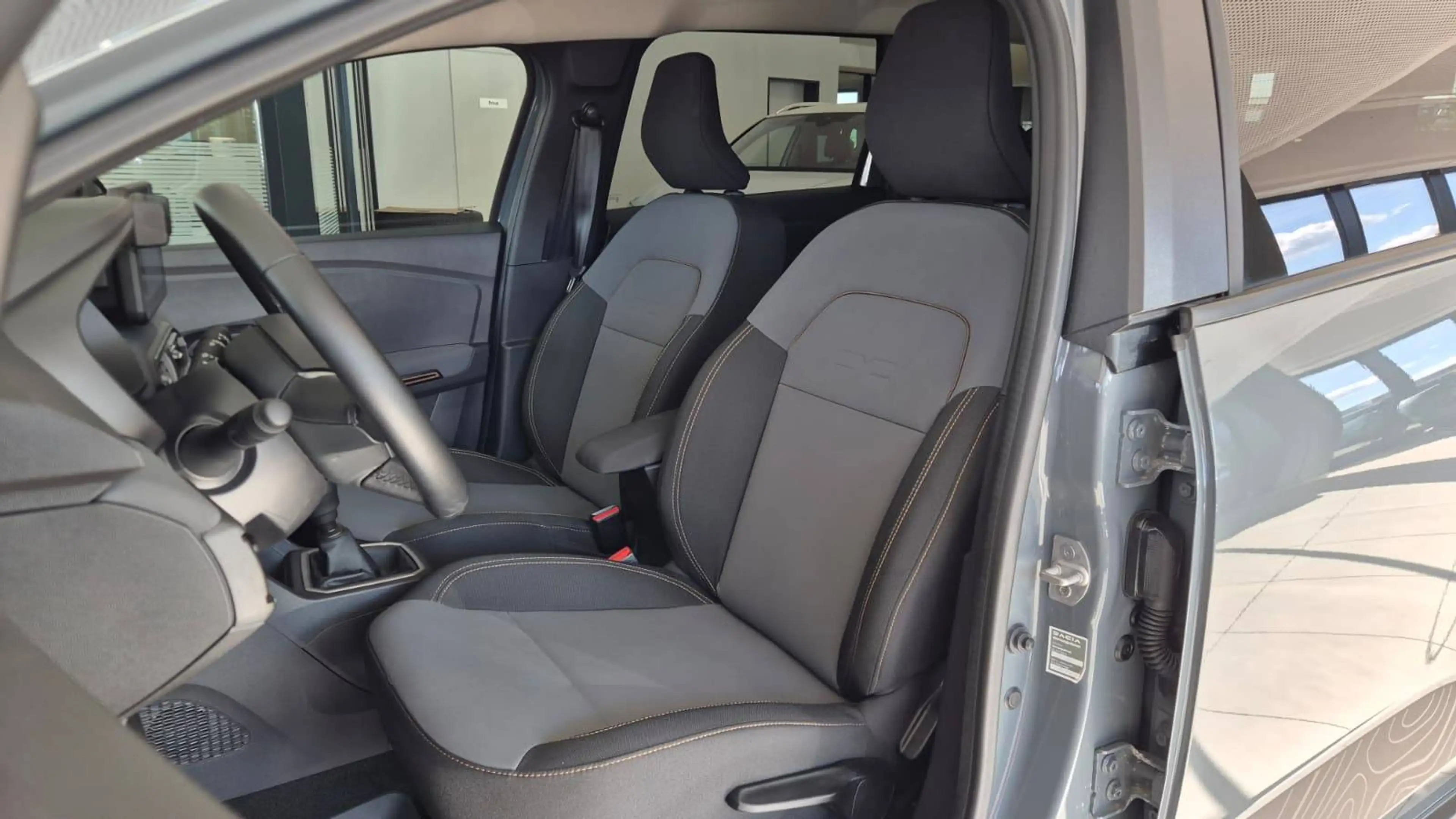 Dacia Jogger TCe 110 Extreme *7-Sitzer*Kamera*Navi* — photo 8